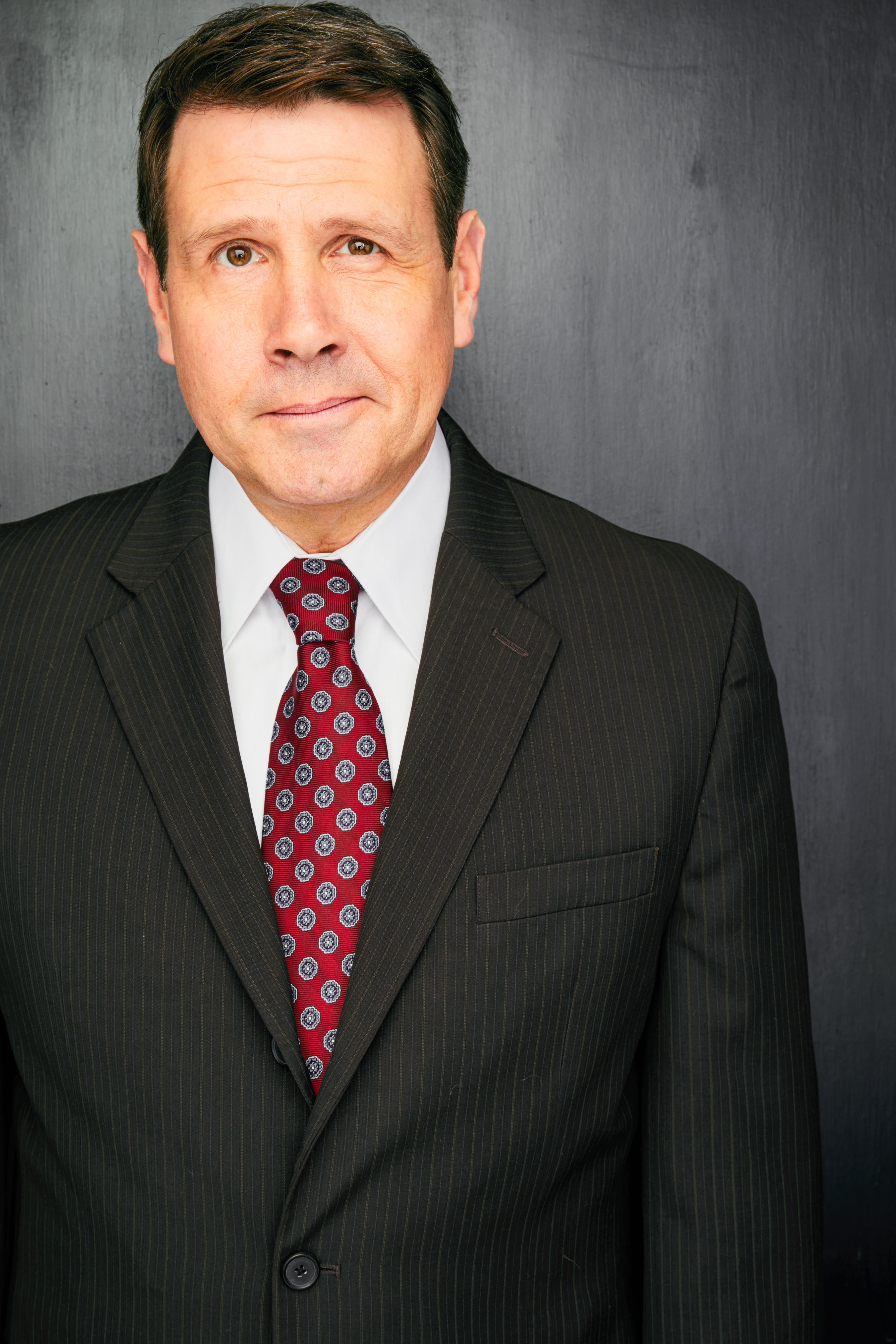 actor Kevin Symons large photo