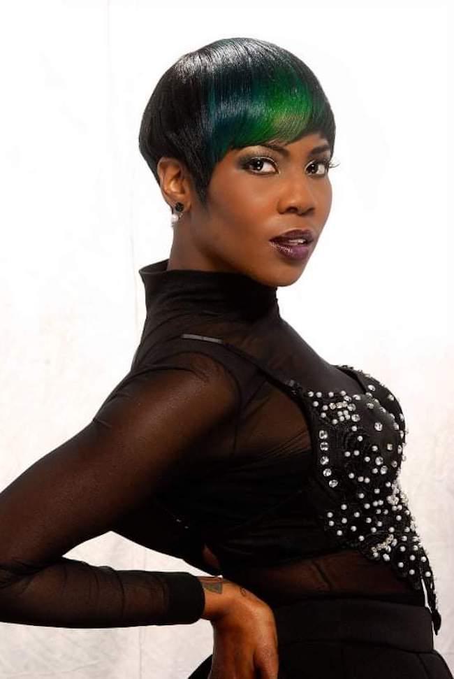 actor Amanda Barrett large photo