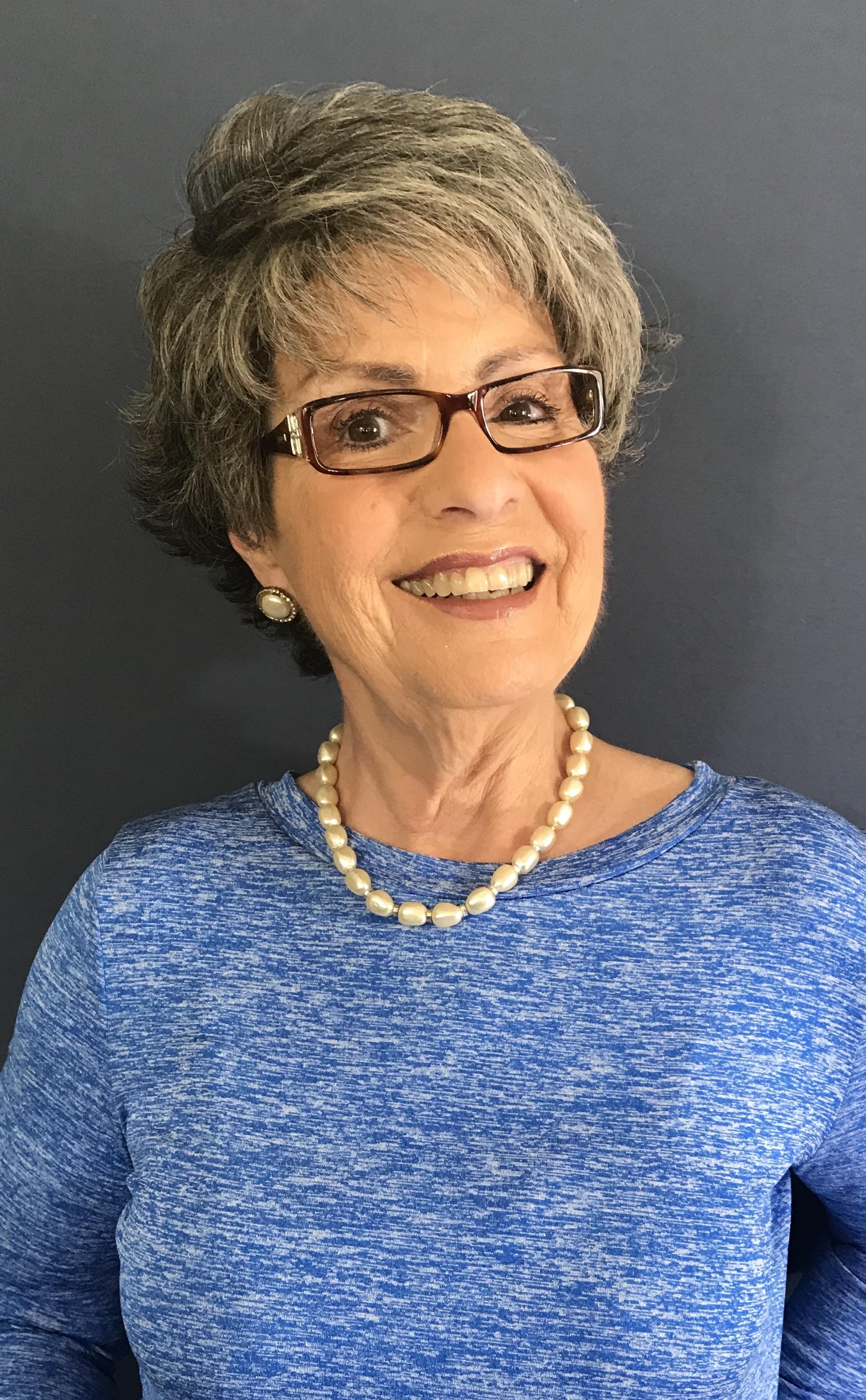 actor Gail Byer large photo