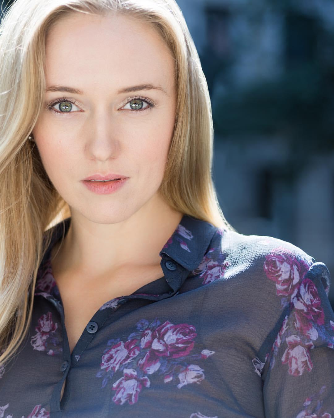 actor Annalisa Chamberlin large photo