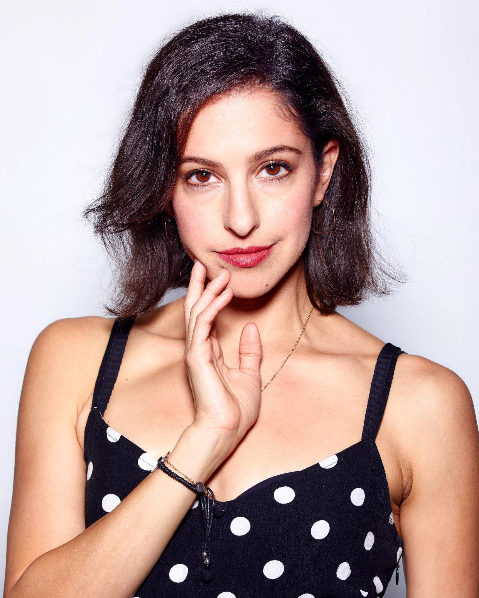 actor Laura Schein large photo