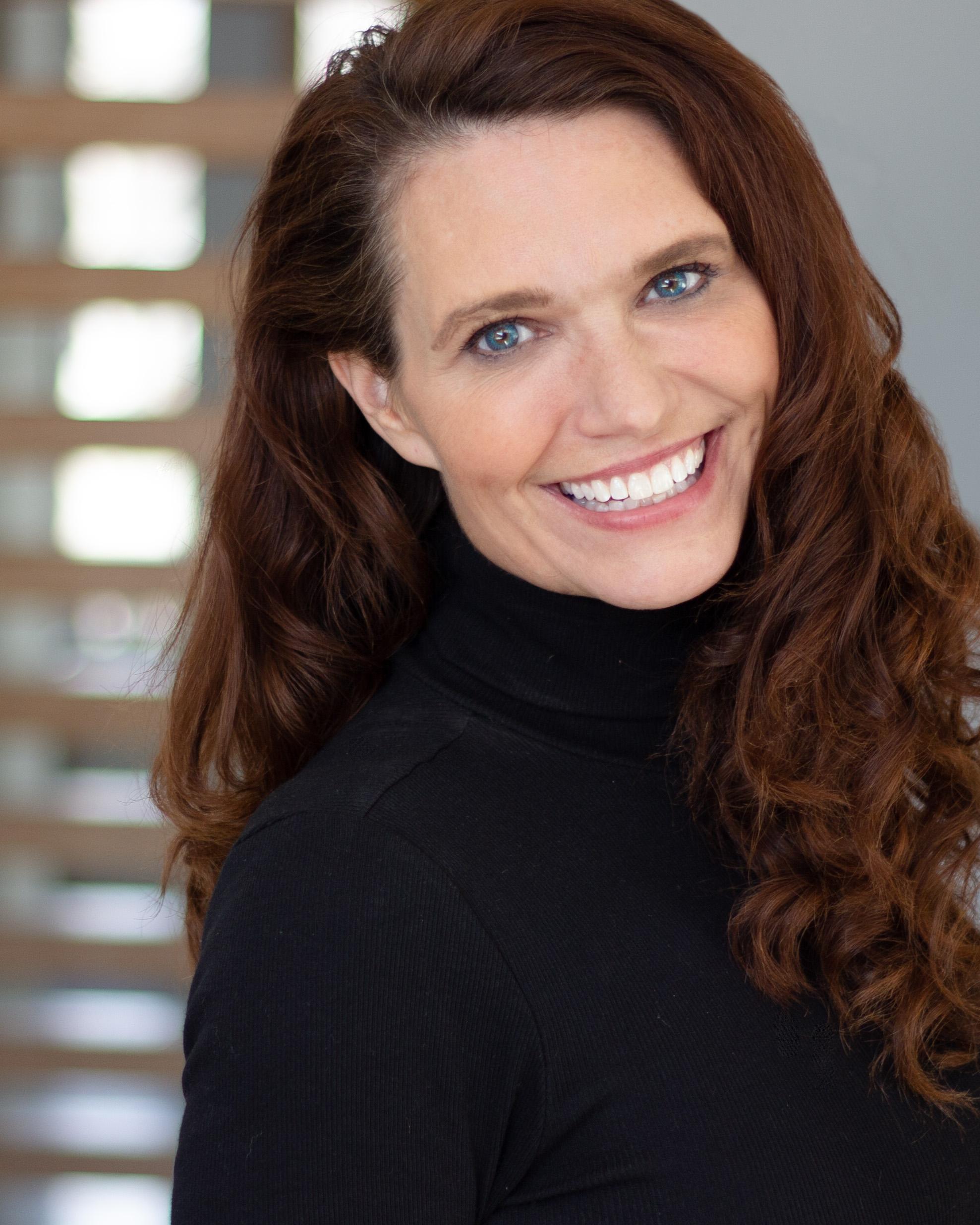 actor Ellen Smith large photo