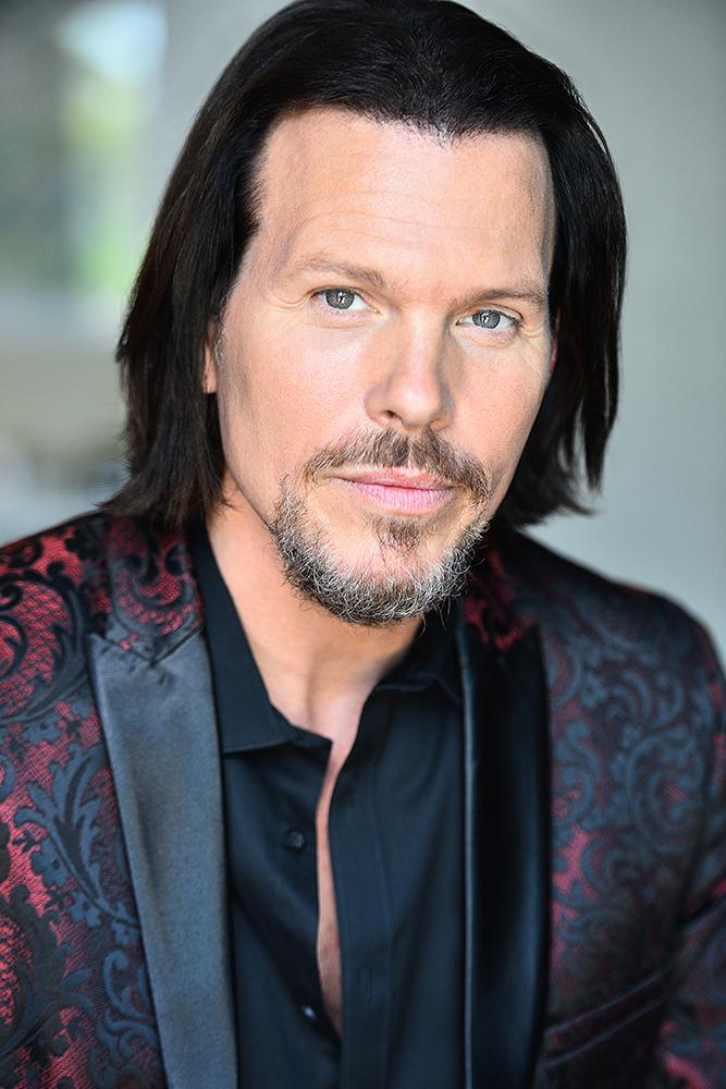 actor Sean McNabb large photo