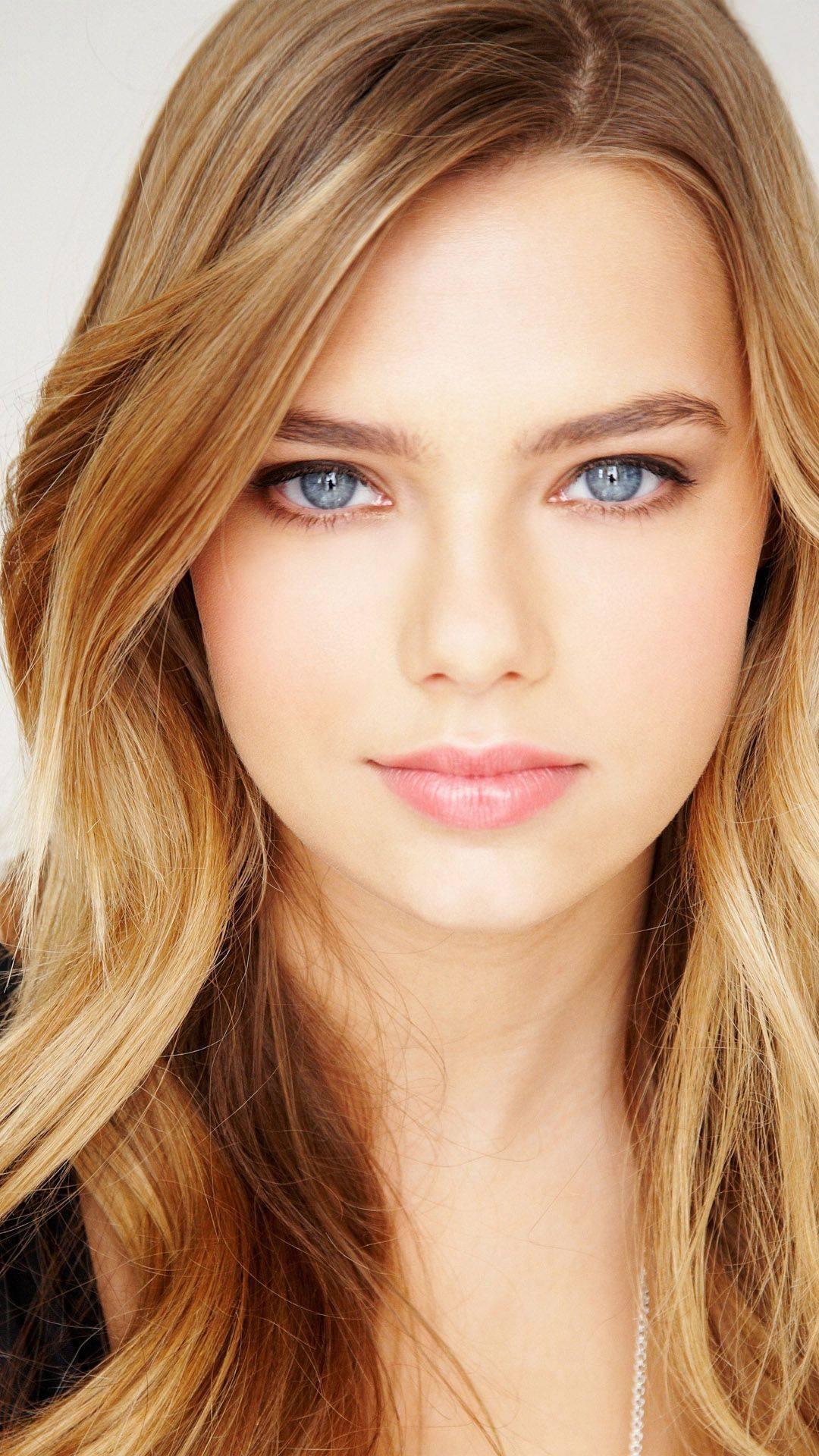 actor Indiana Evans large photo