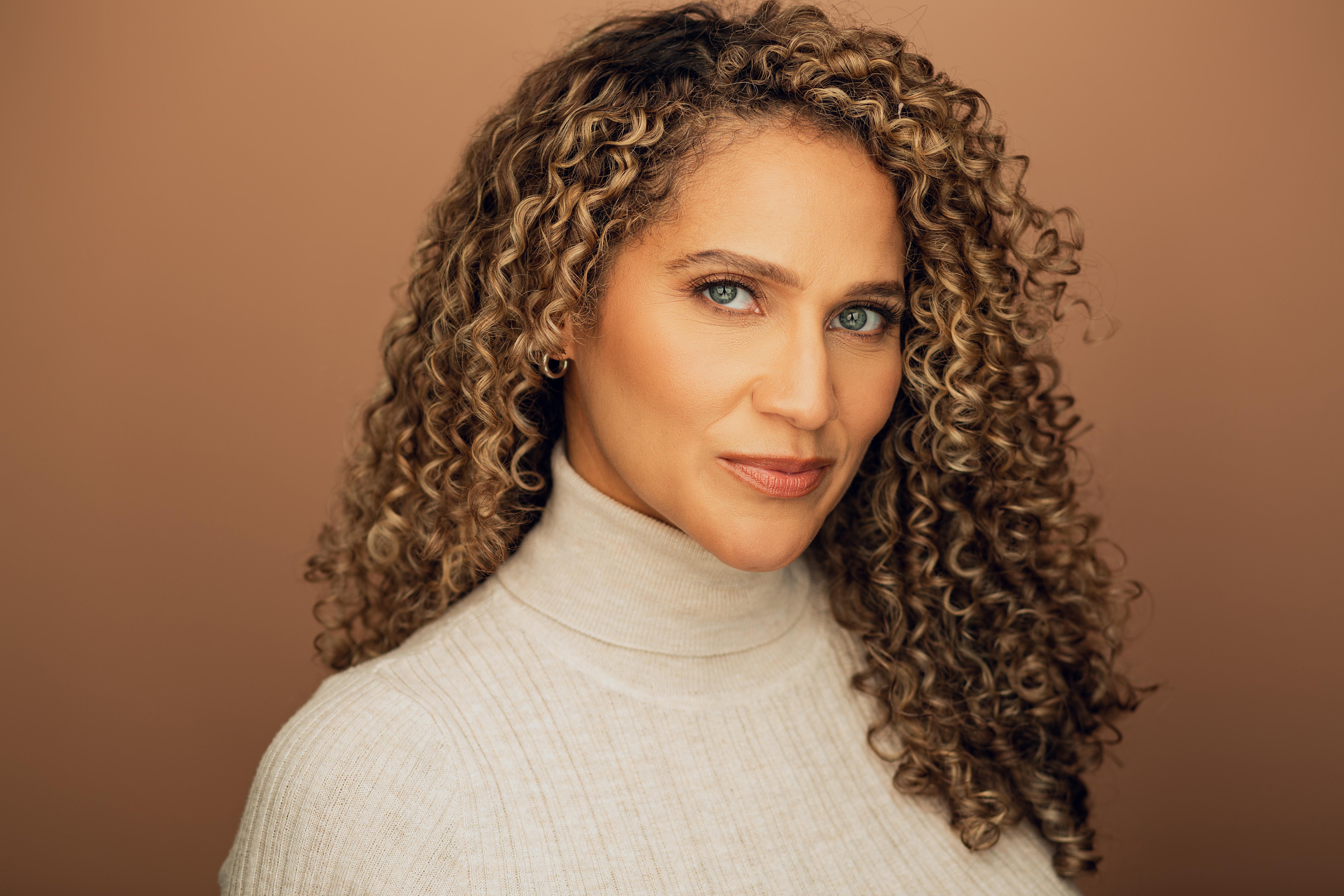 actor Talia Thiesfield large photo