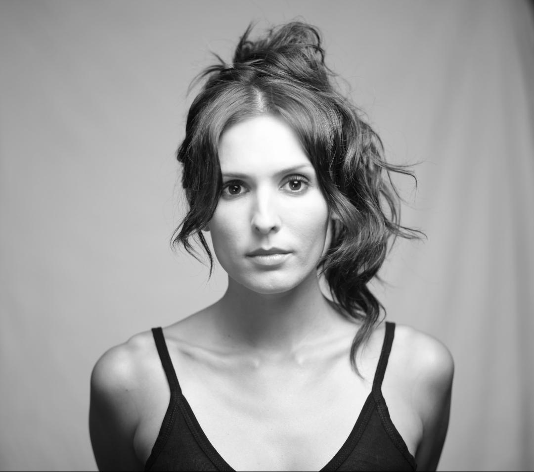 actor Elisha Skorman large photo