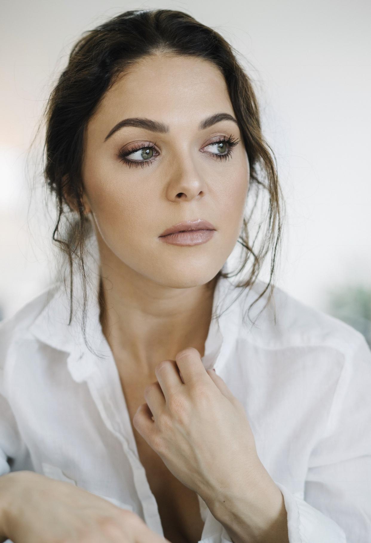 actor Libby Barnes large photo