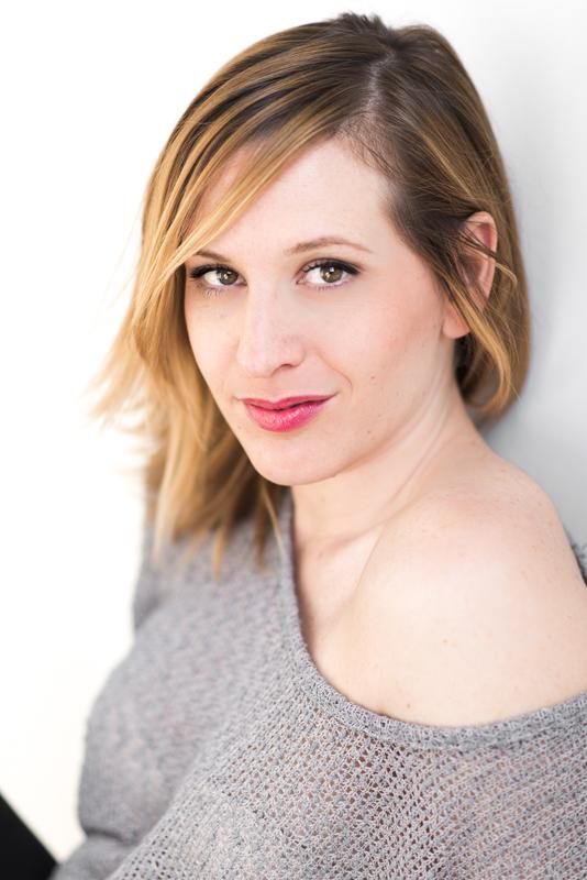 actor Jen Pogue large photo