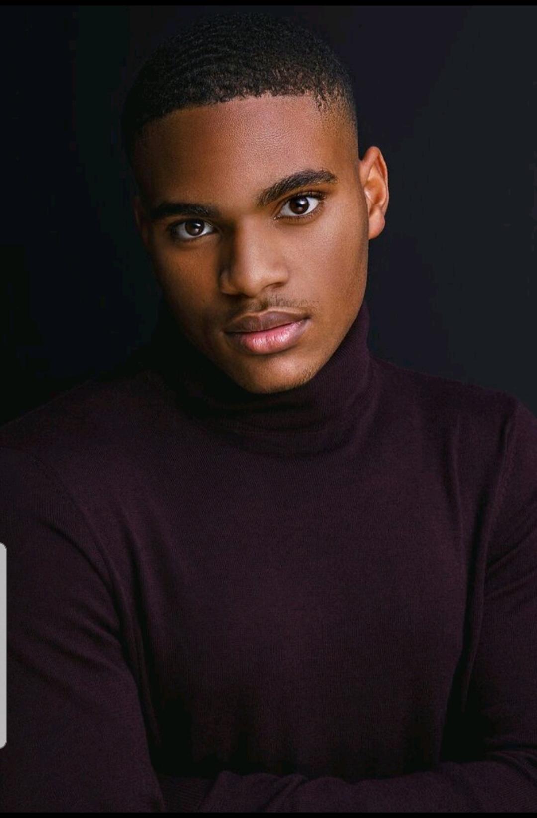 actor Jeremiah Smith large photo