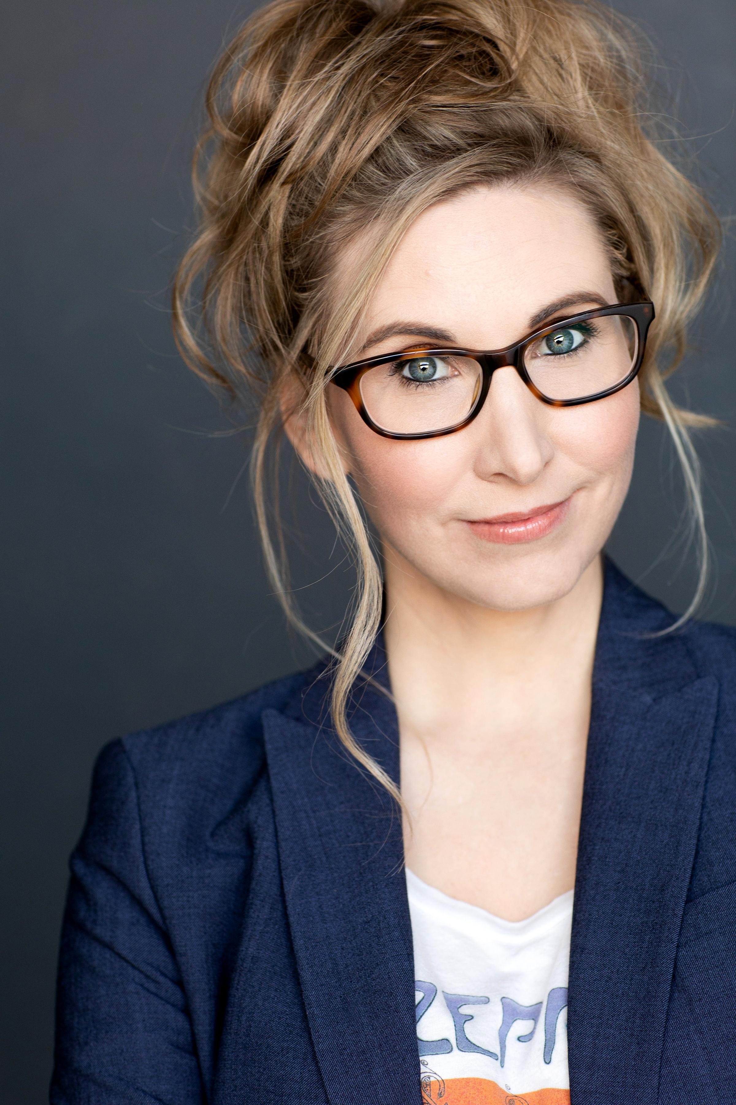 actor Katie Von Till large photo