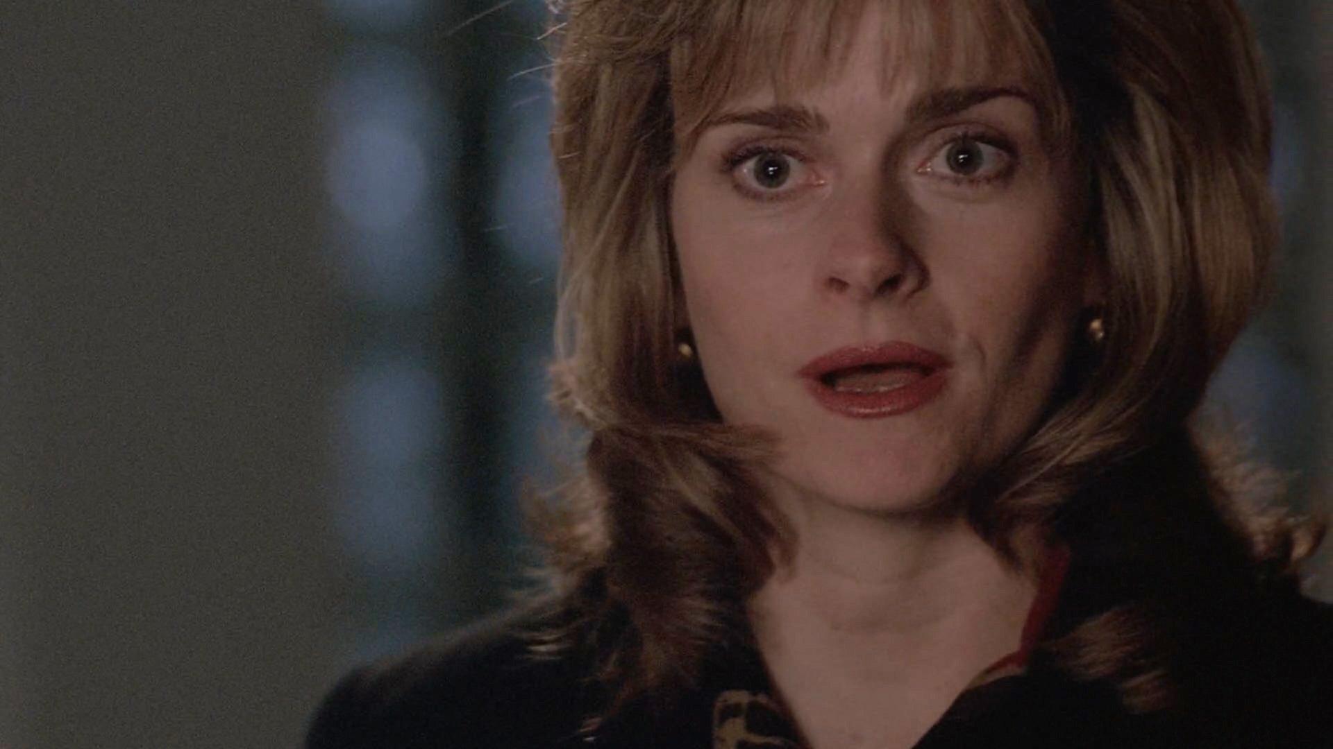 actor Arlene Mazerolle large photo