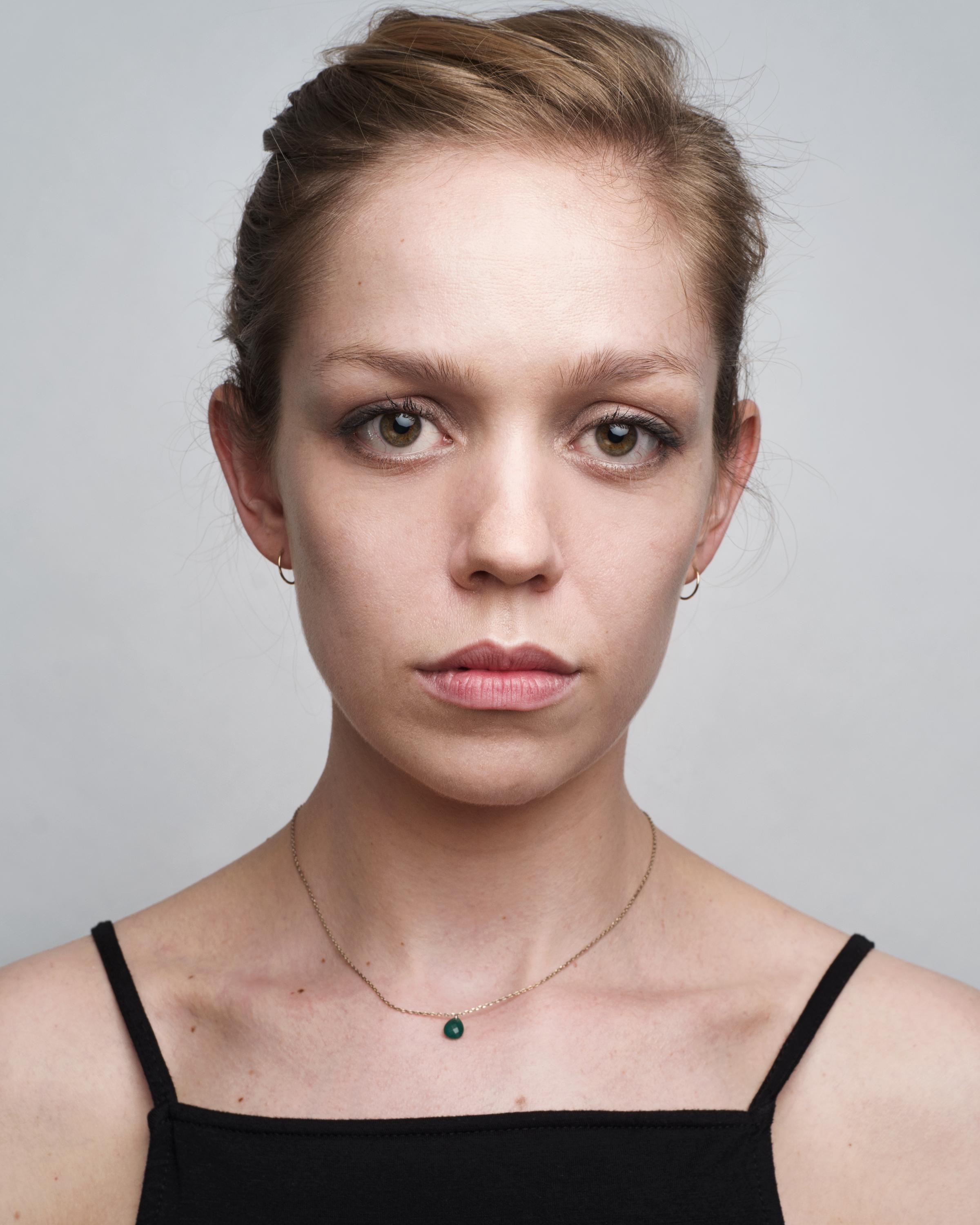 actor Louisa Hollway large photo