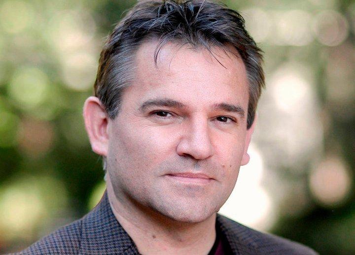 actor Louie Cowan large photo