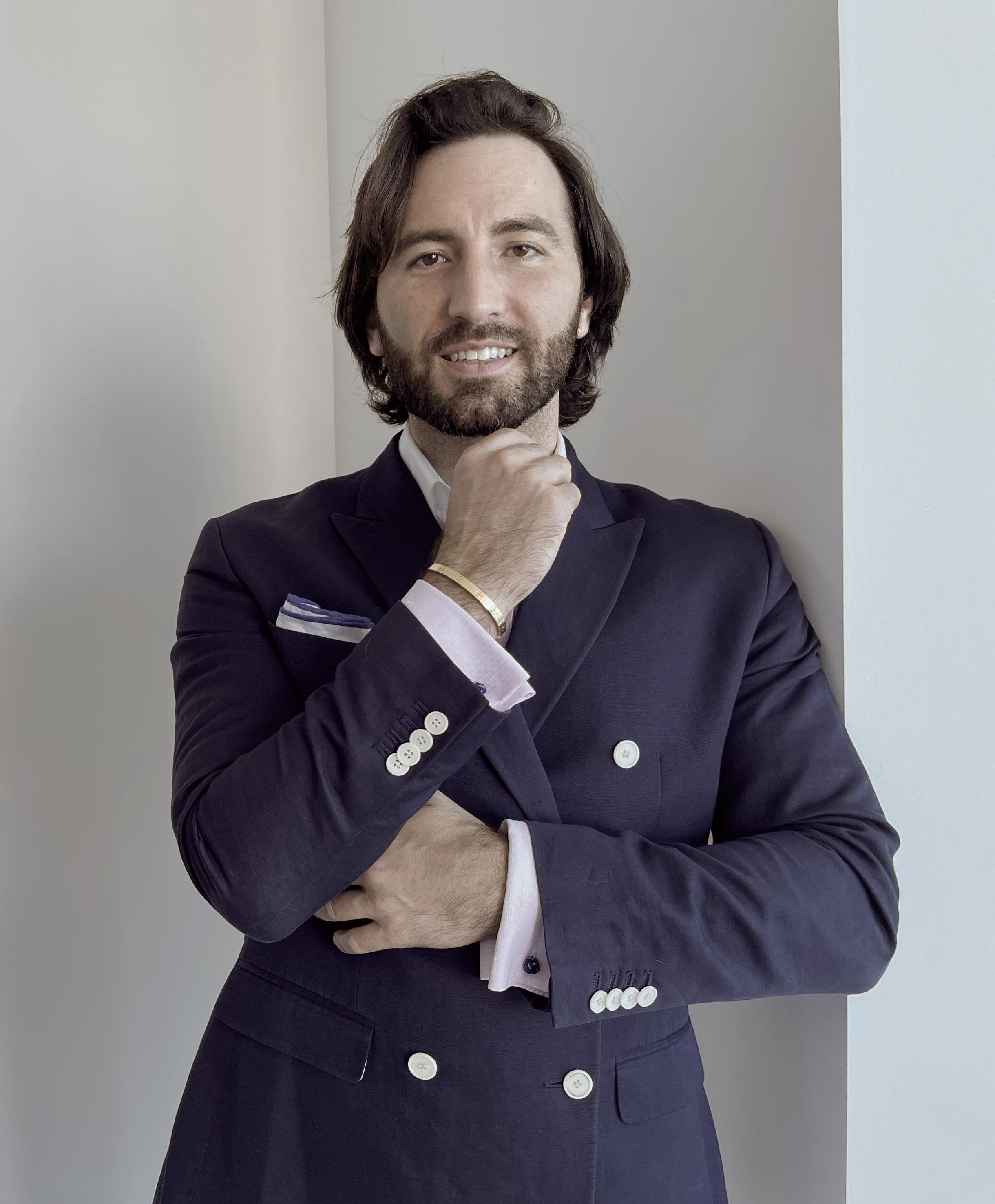 actor Benjamin Riley large photo