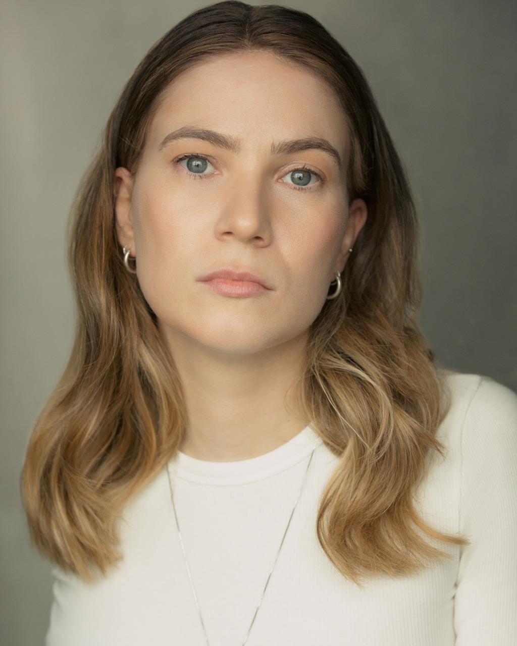 actor Lowri Izzard large photo