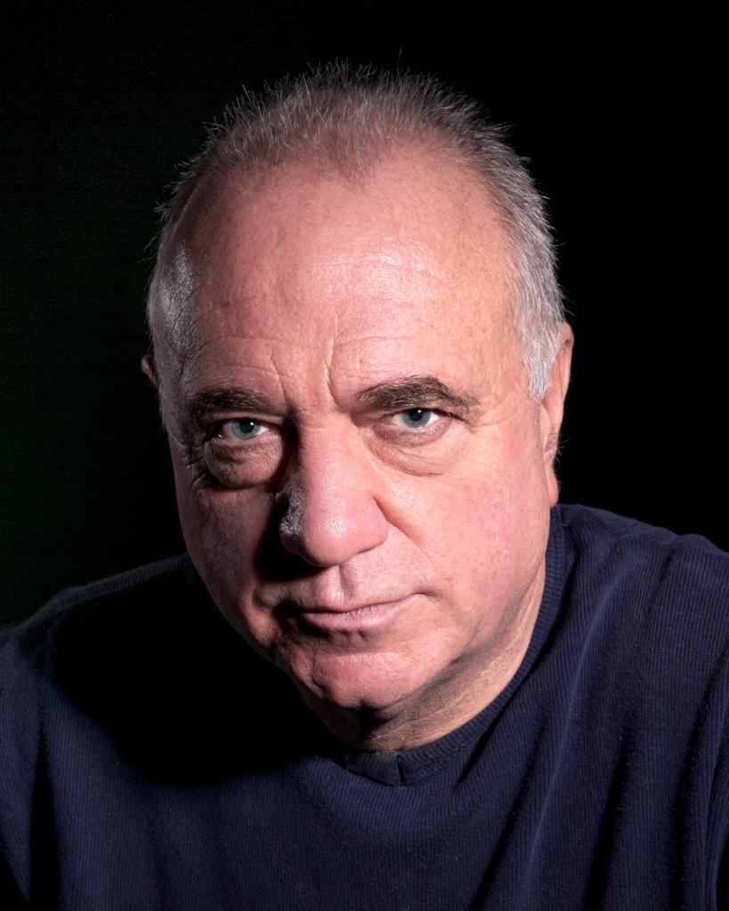 actor Wayne Swann large photo