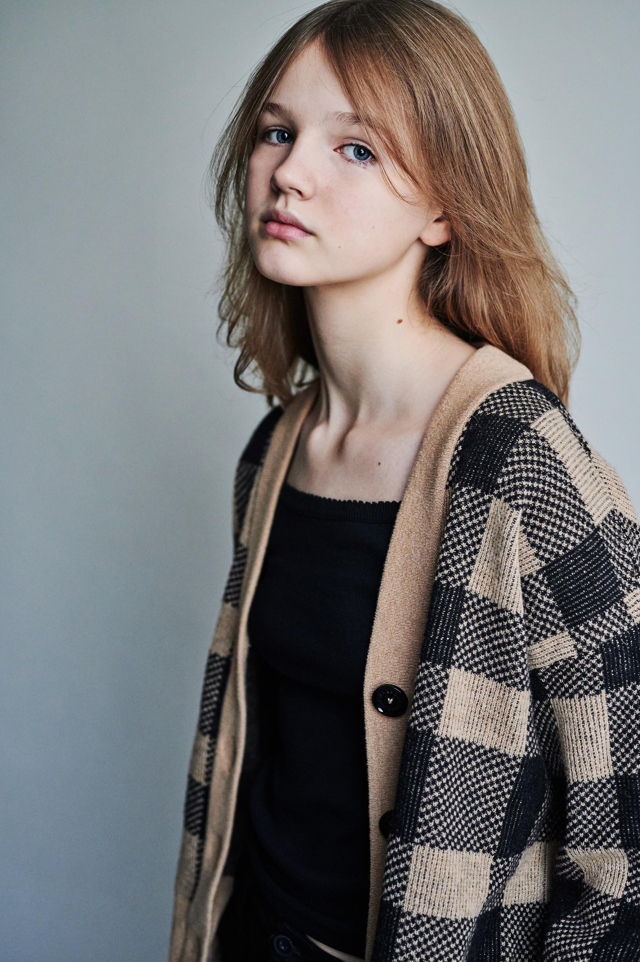 actor Posy Taylor large photo