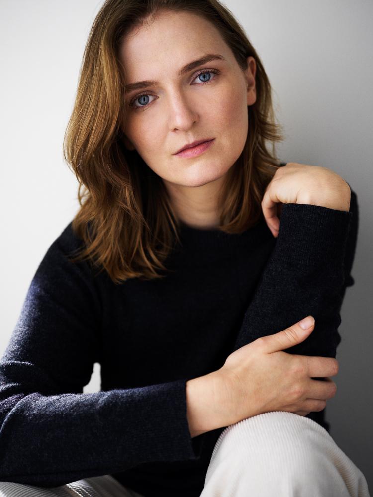 actor Chelsea Ingram large photo