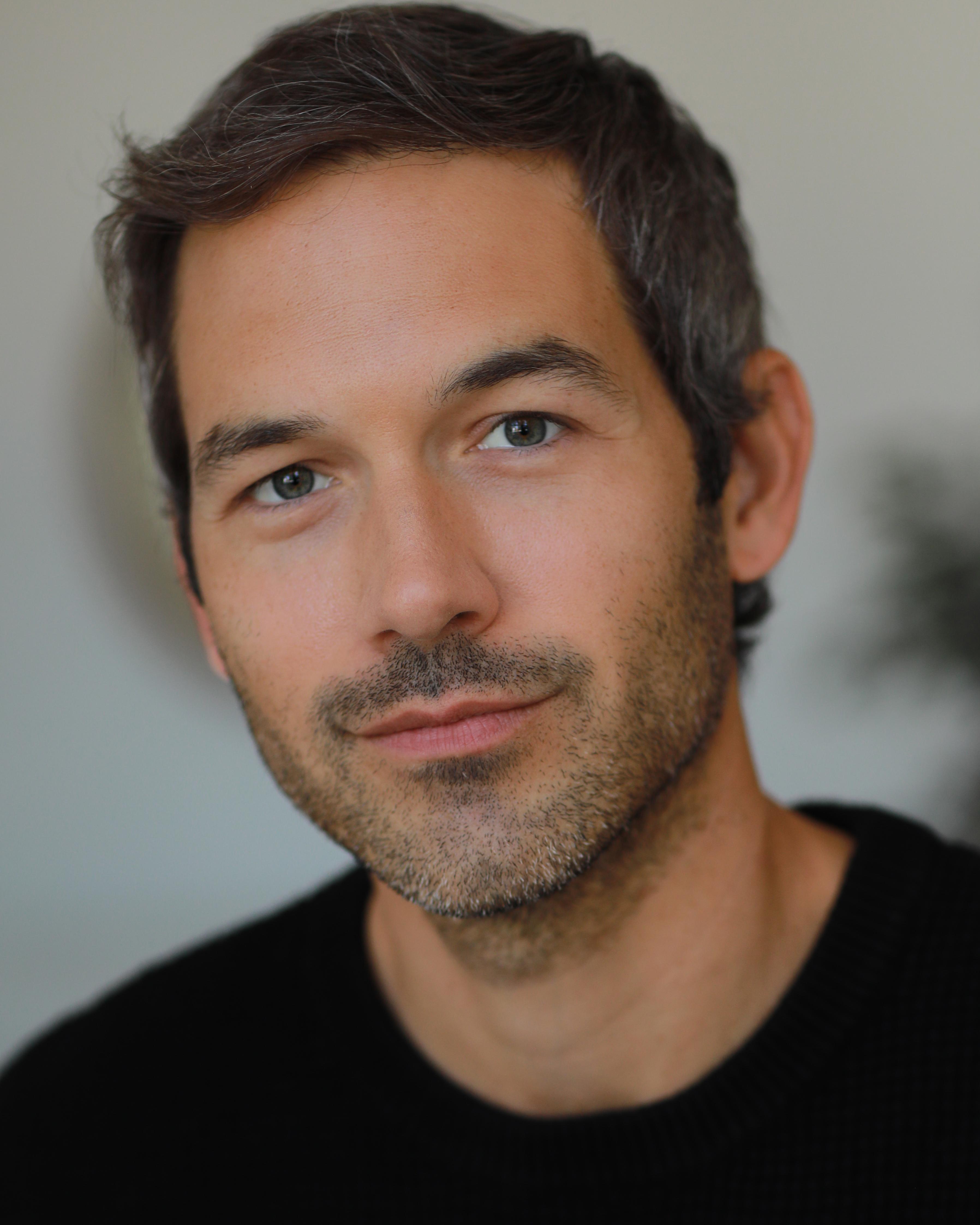 actor Evan Hoyt Thompson large photo