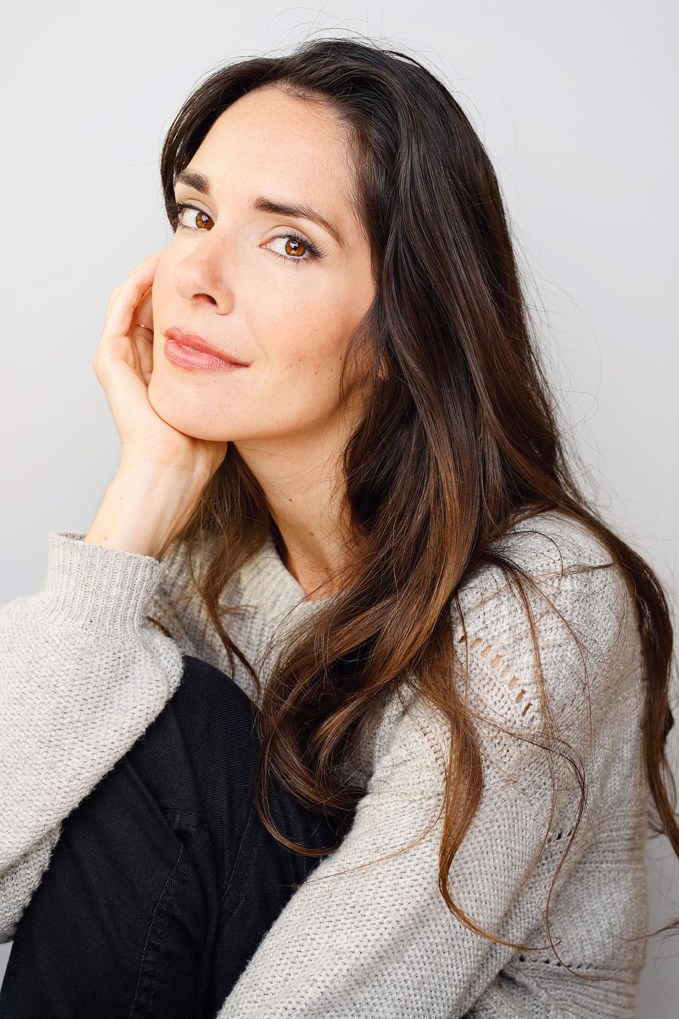 actor Katie Savoy large photo