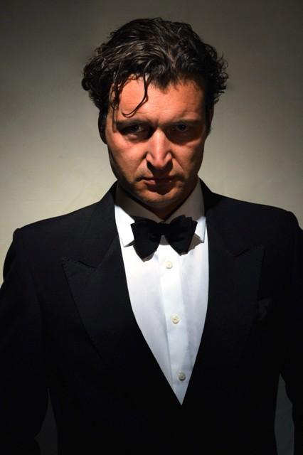 actor Karl Farrer large photo