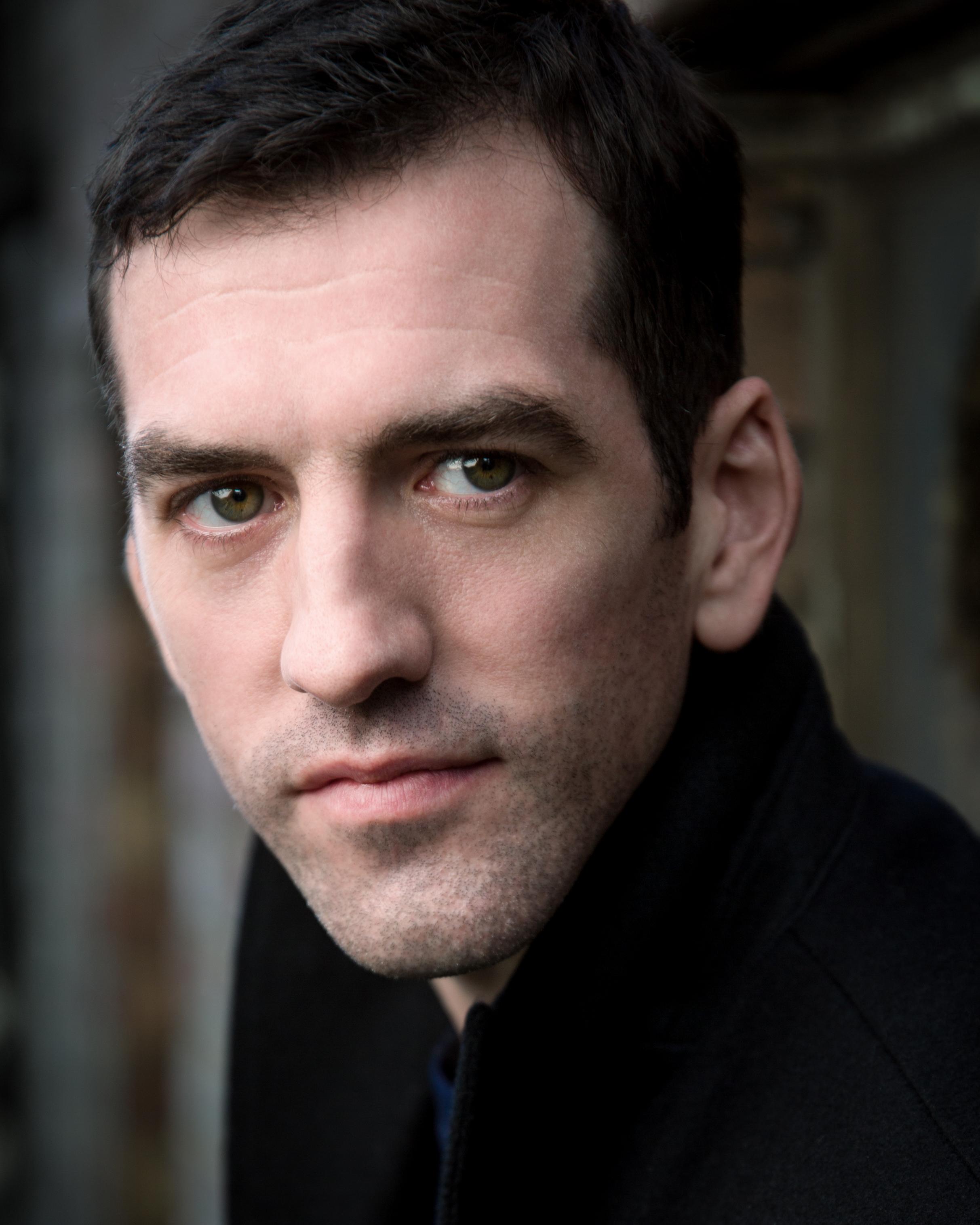 actor Peter Barrett large photo