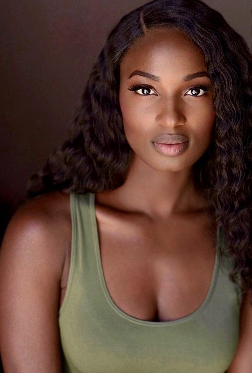 actor Lisa Yaro large photo