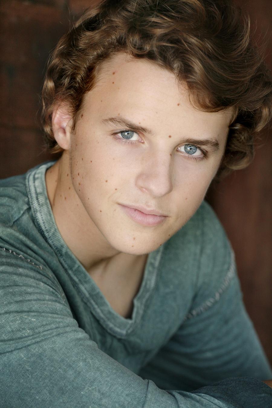 actor Chris Nolan large photo