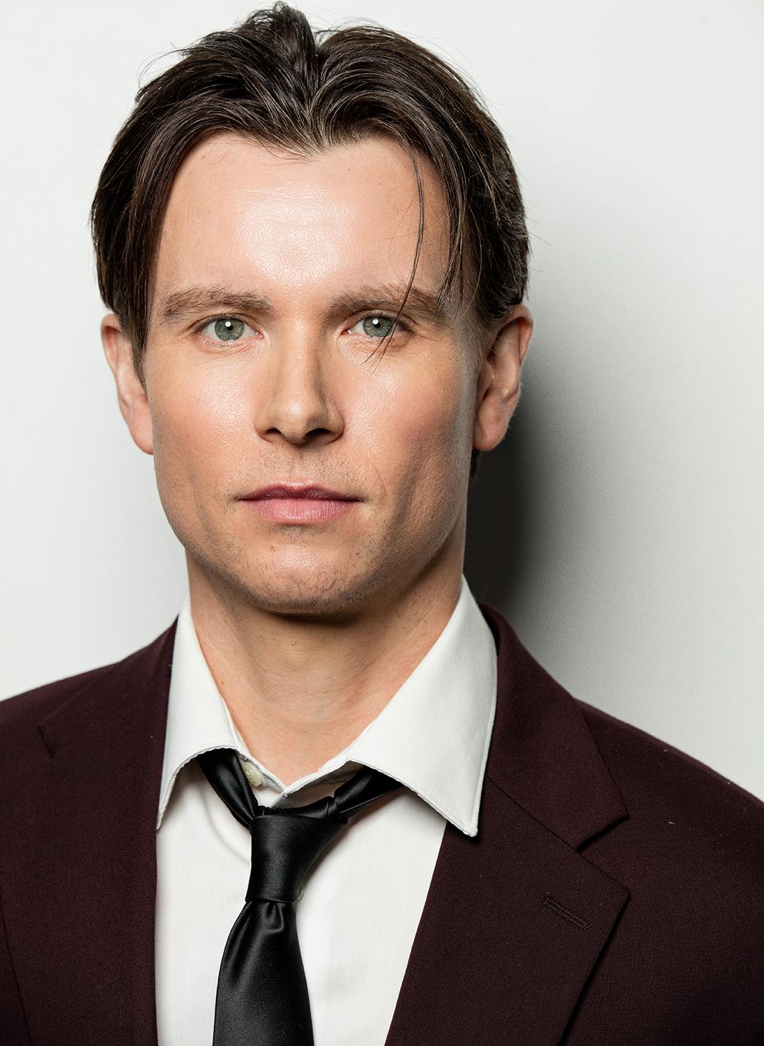 actor Lee Donoghue large photo