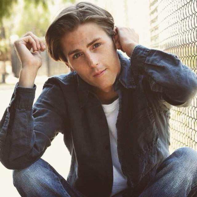 actor Taylor Vale large photo