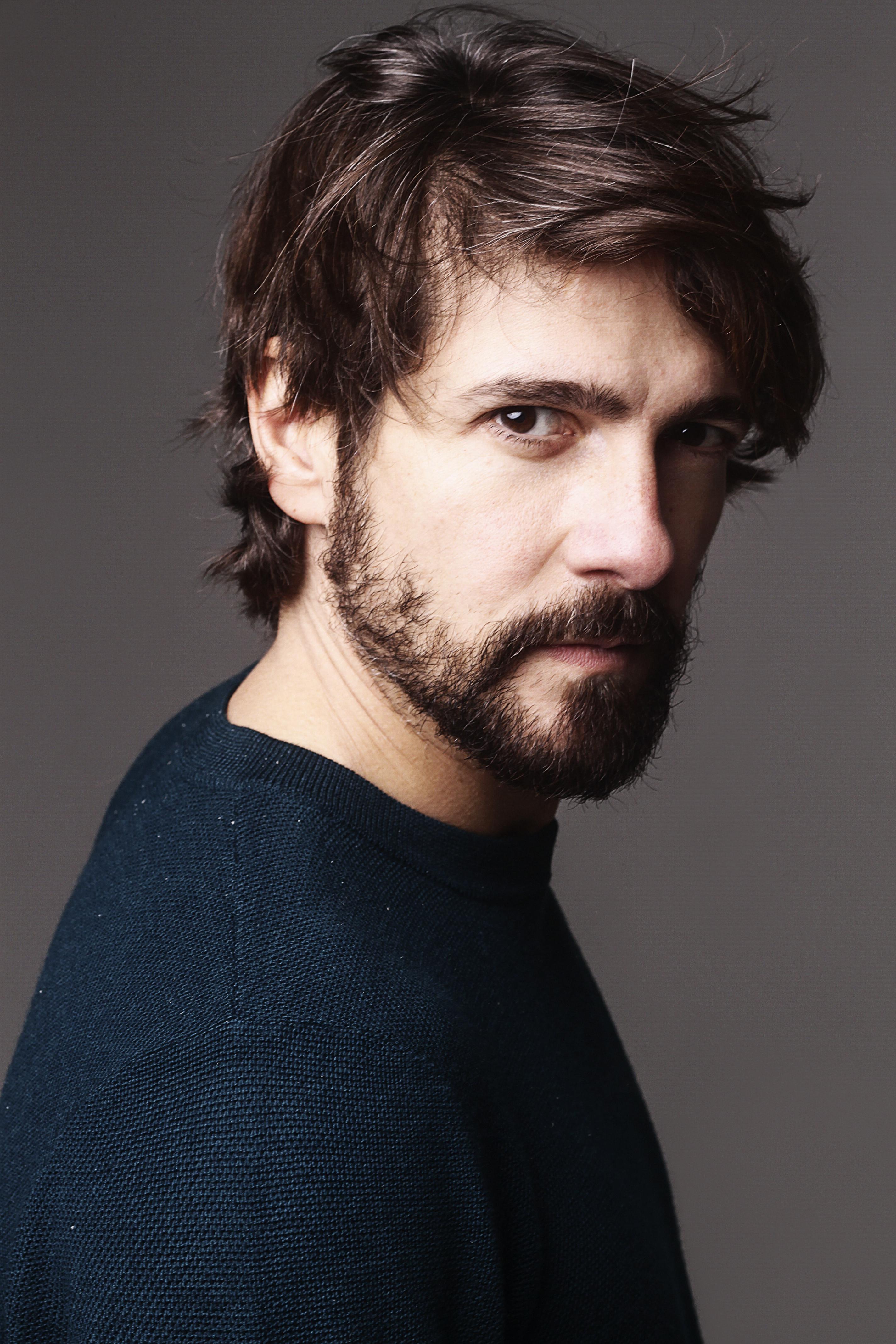 actor Félix Gómez large photo