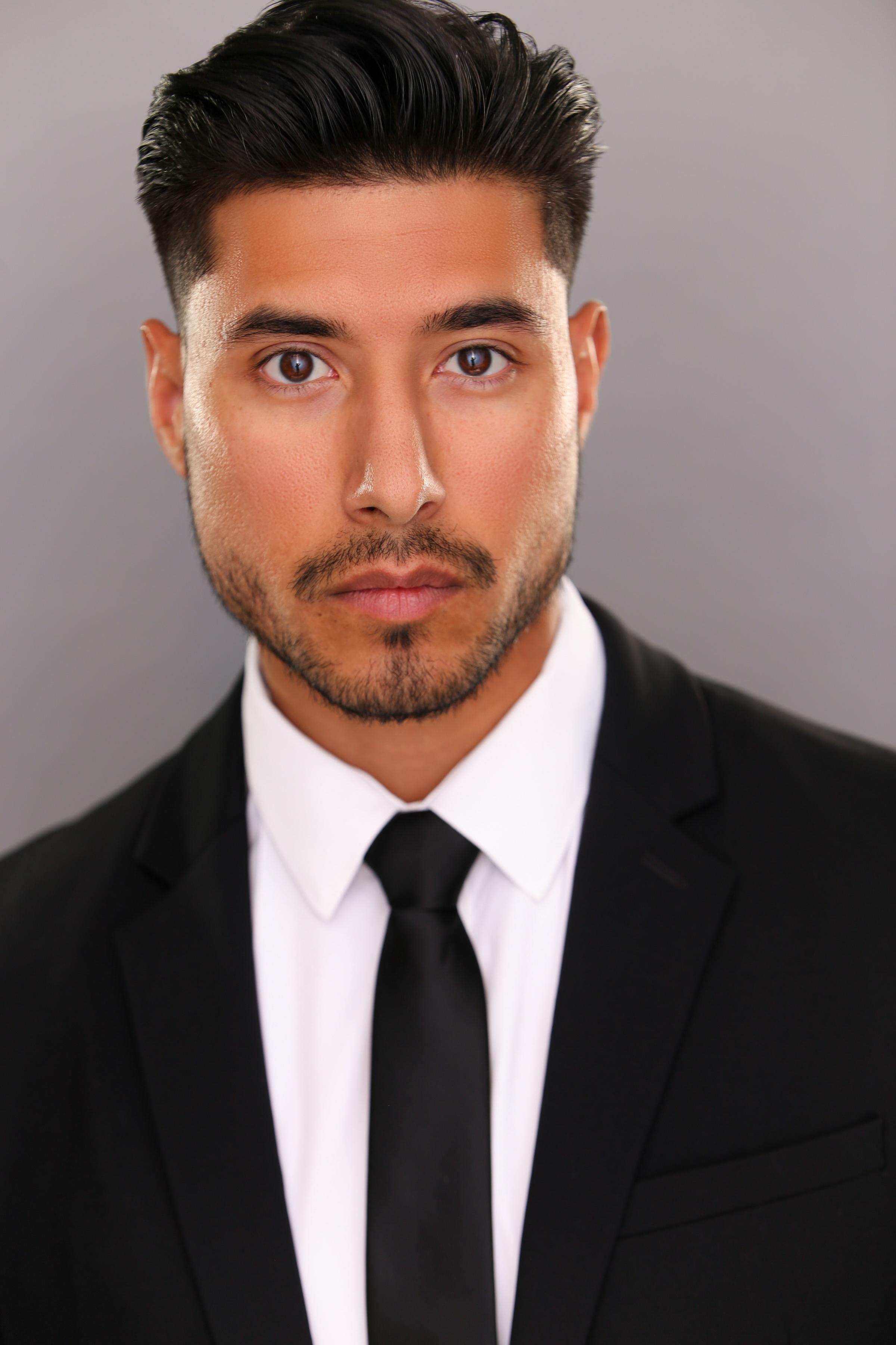 actor Aaron Ramos large photo