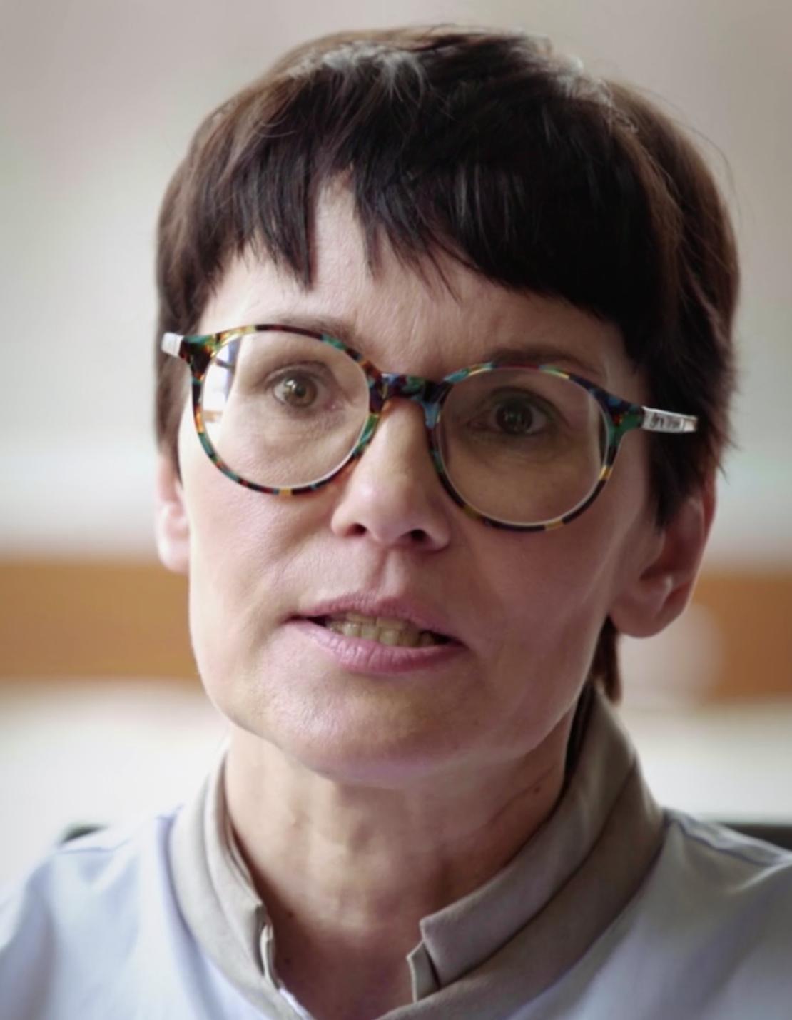 actor Kirsten Goetze large photo