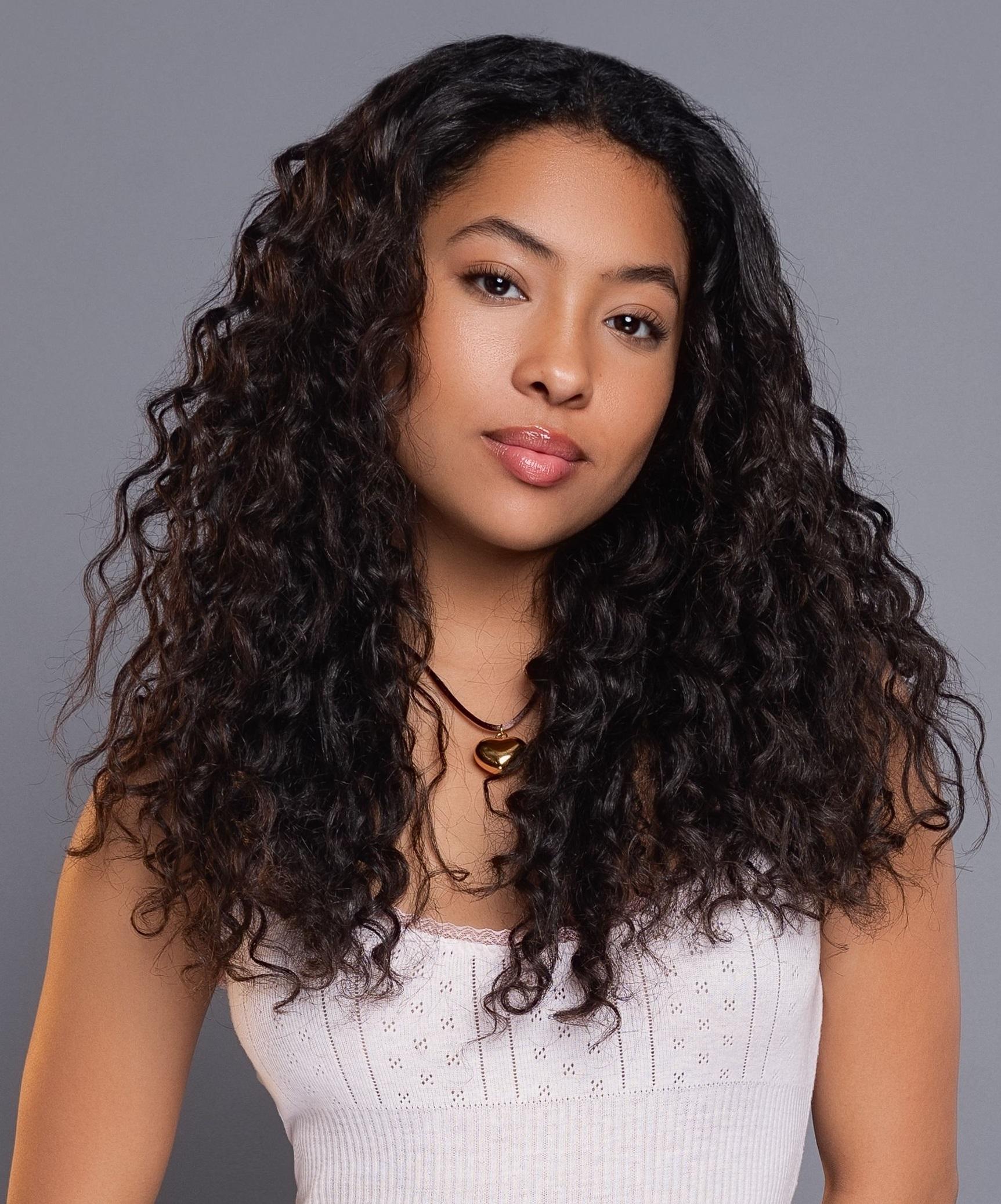 actor Mirabelle Lee large photo