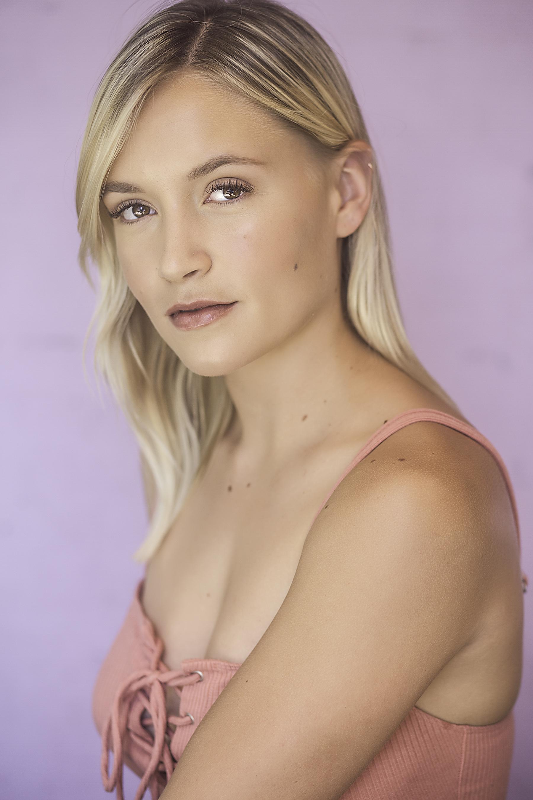 actor Paige Bach large photo