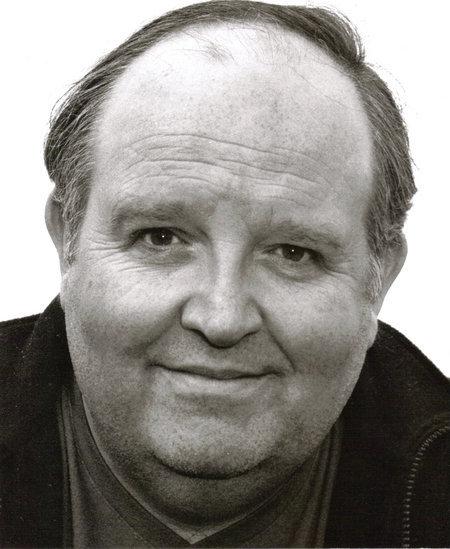 actor Stephen Aintree large photo