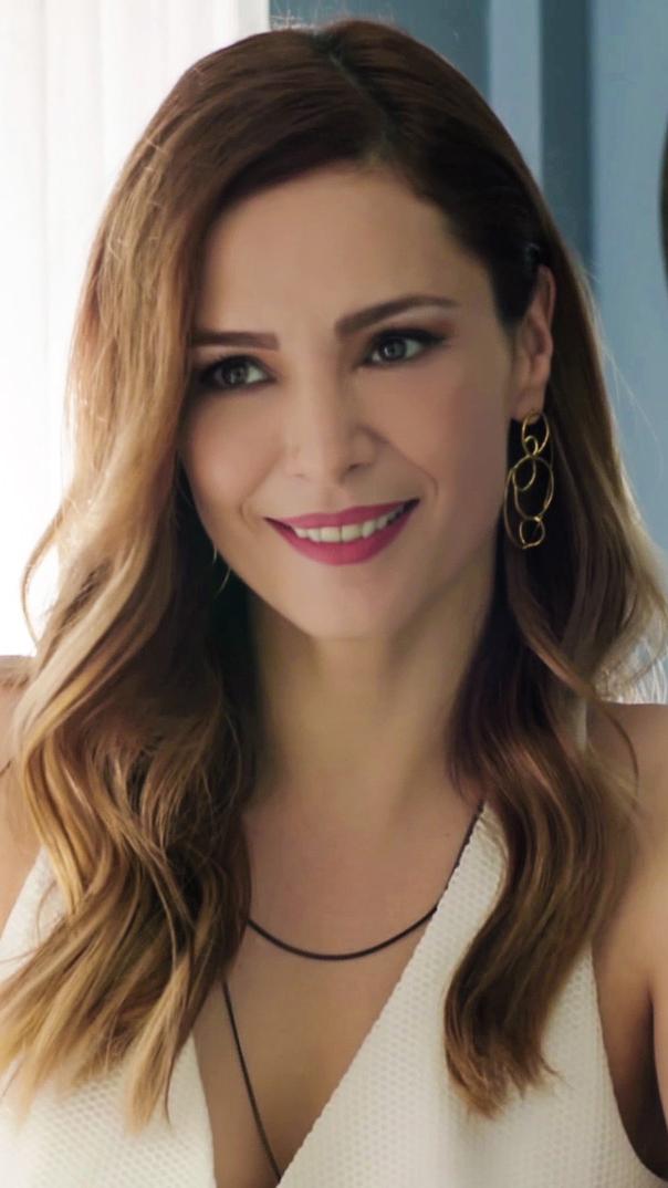 actor Mine Tugay large photo