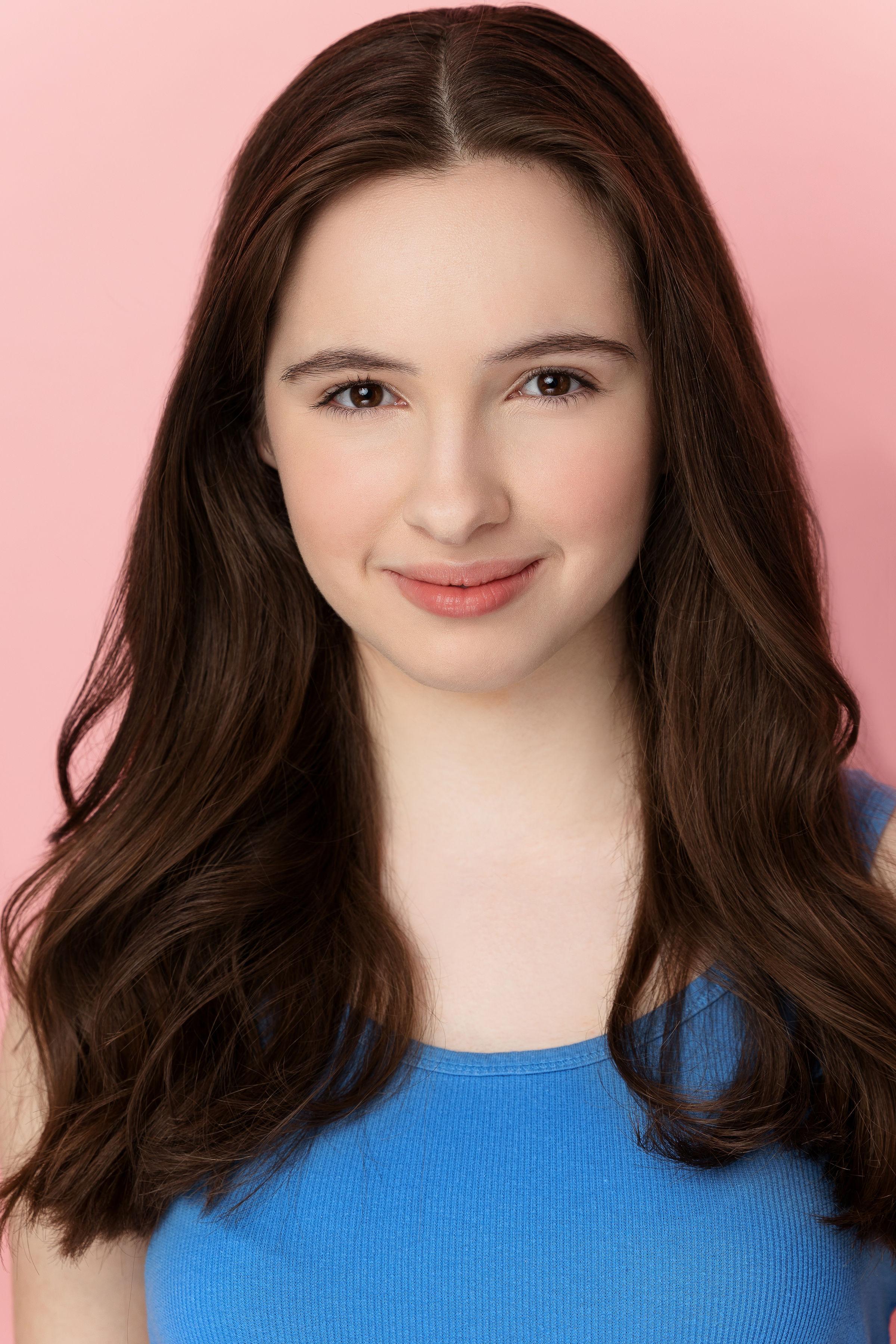 actor Holly Reichert large photo