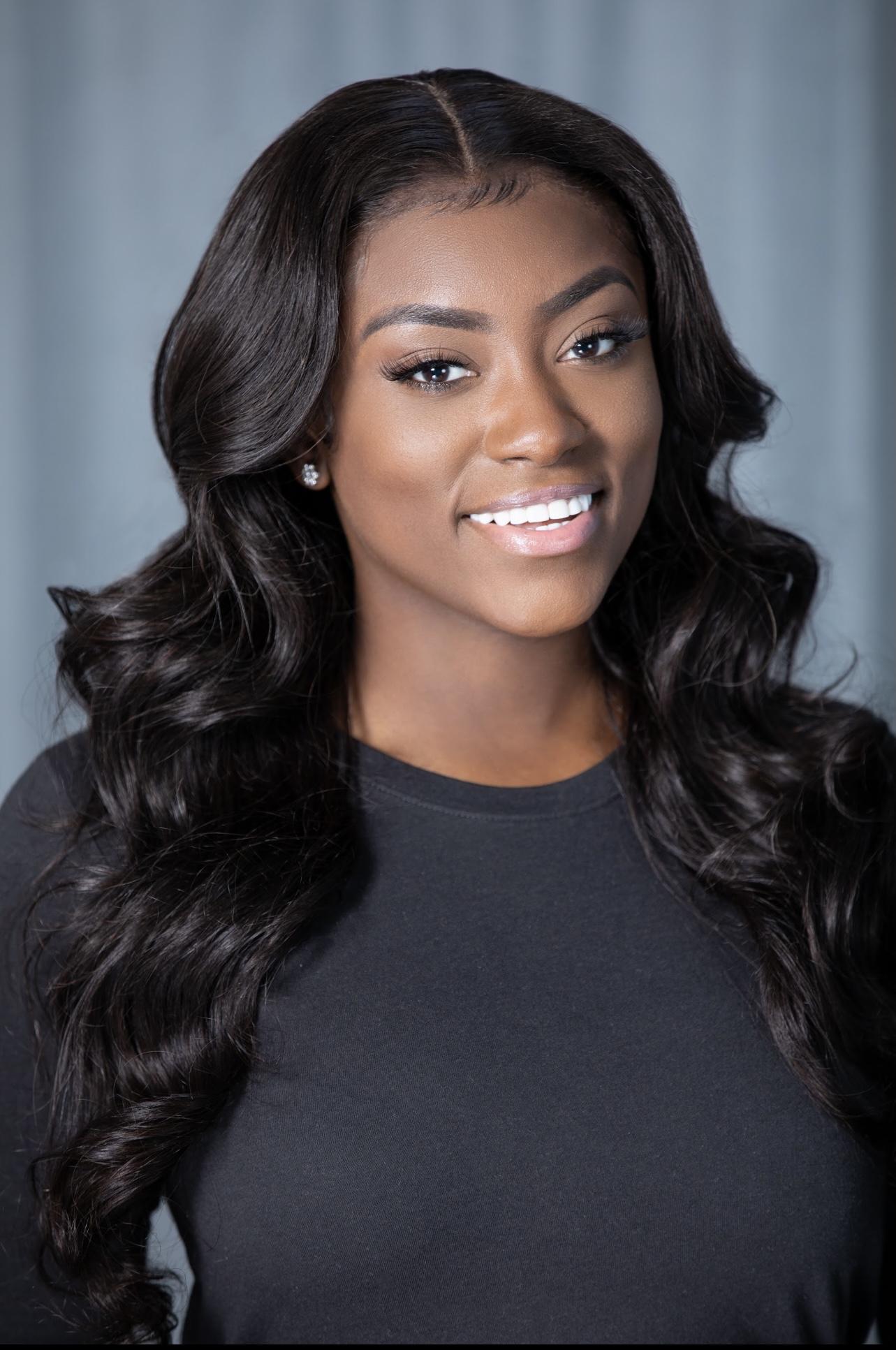 actor Erika Ward large photo