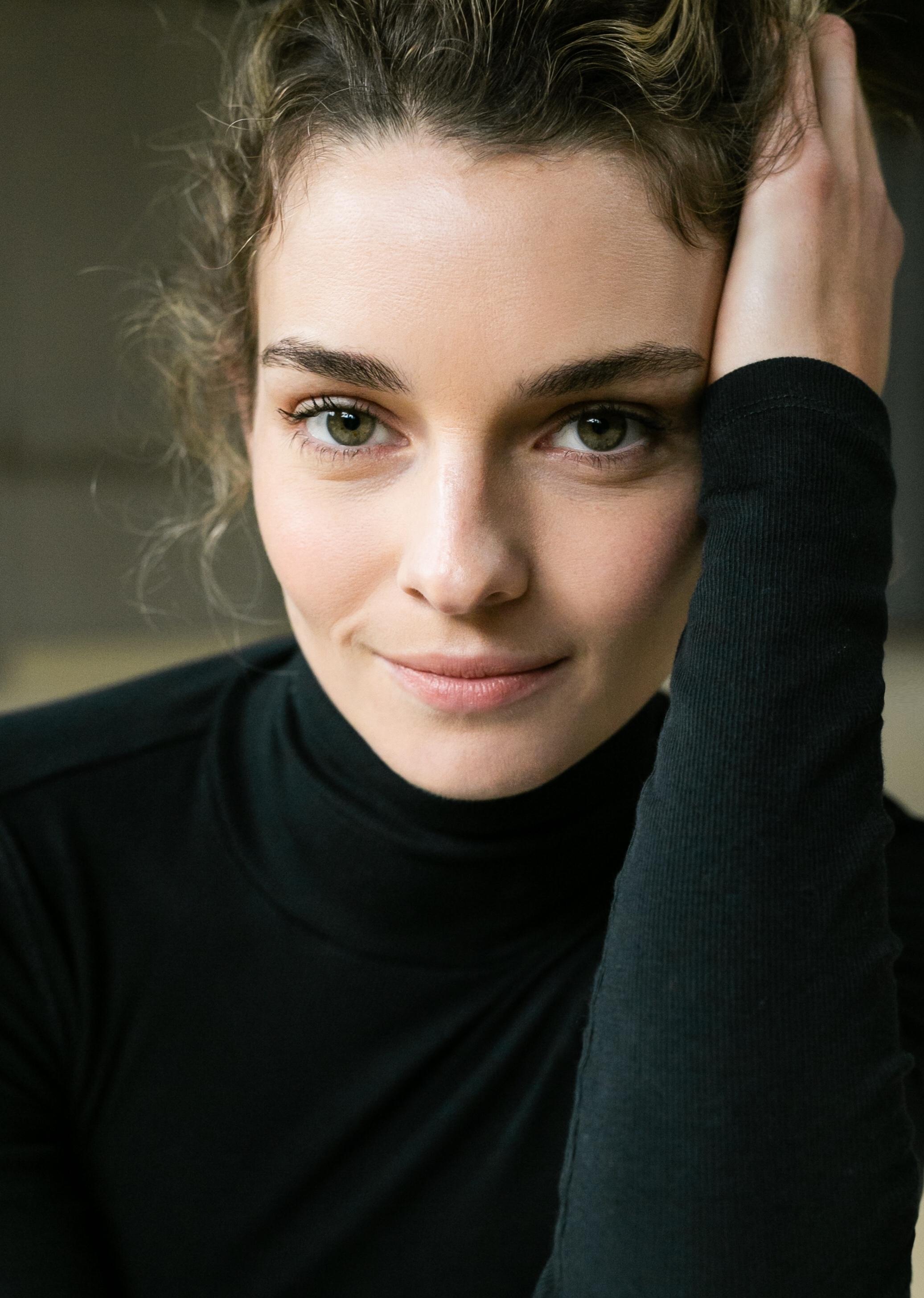 actor Nicola Collie large photo