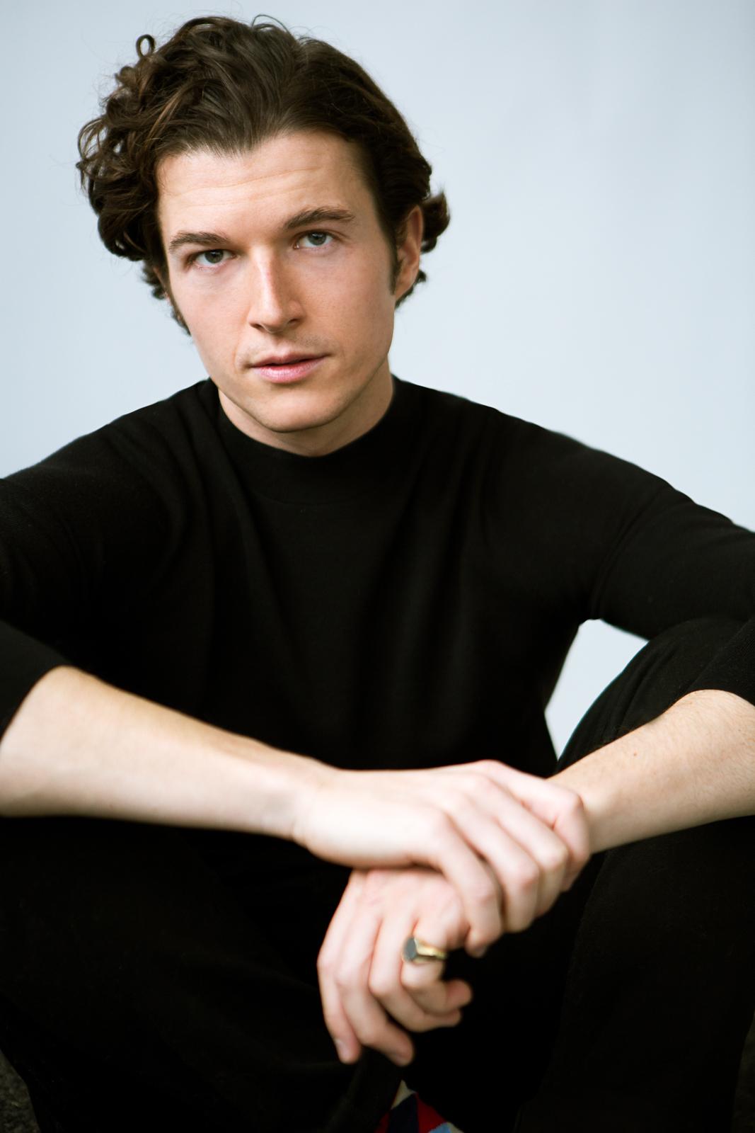 actor Thomas Vallieres large photo