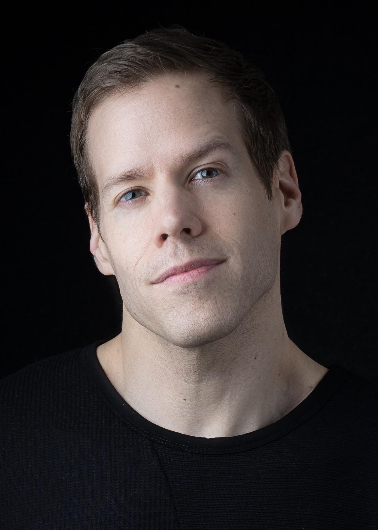 actor Justin Leeper large photo