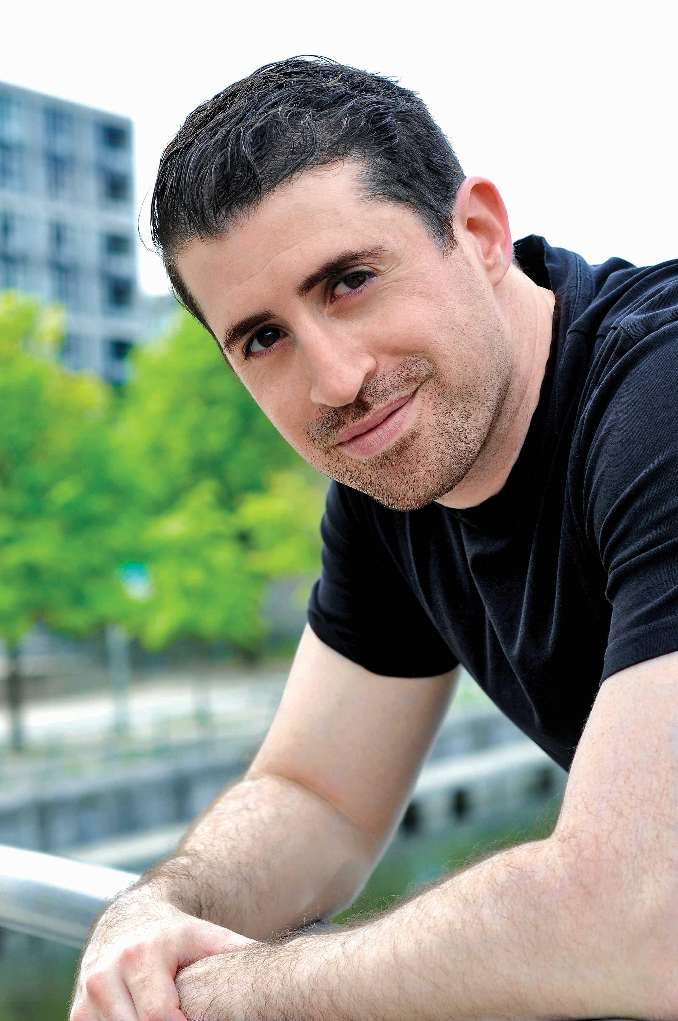 actor Nir Guzinski large photo