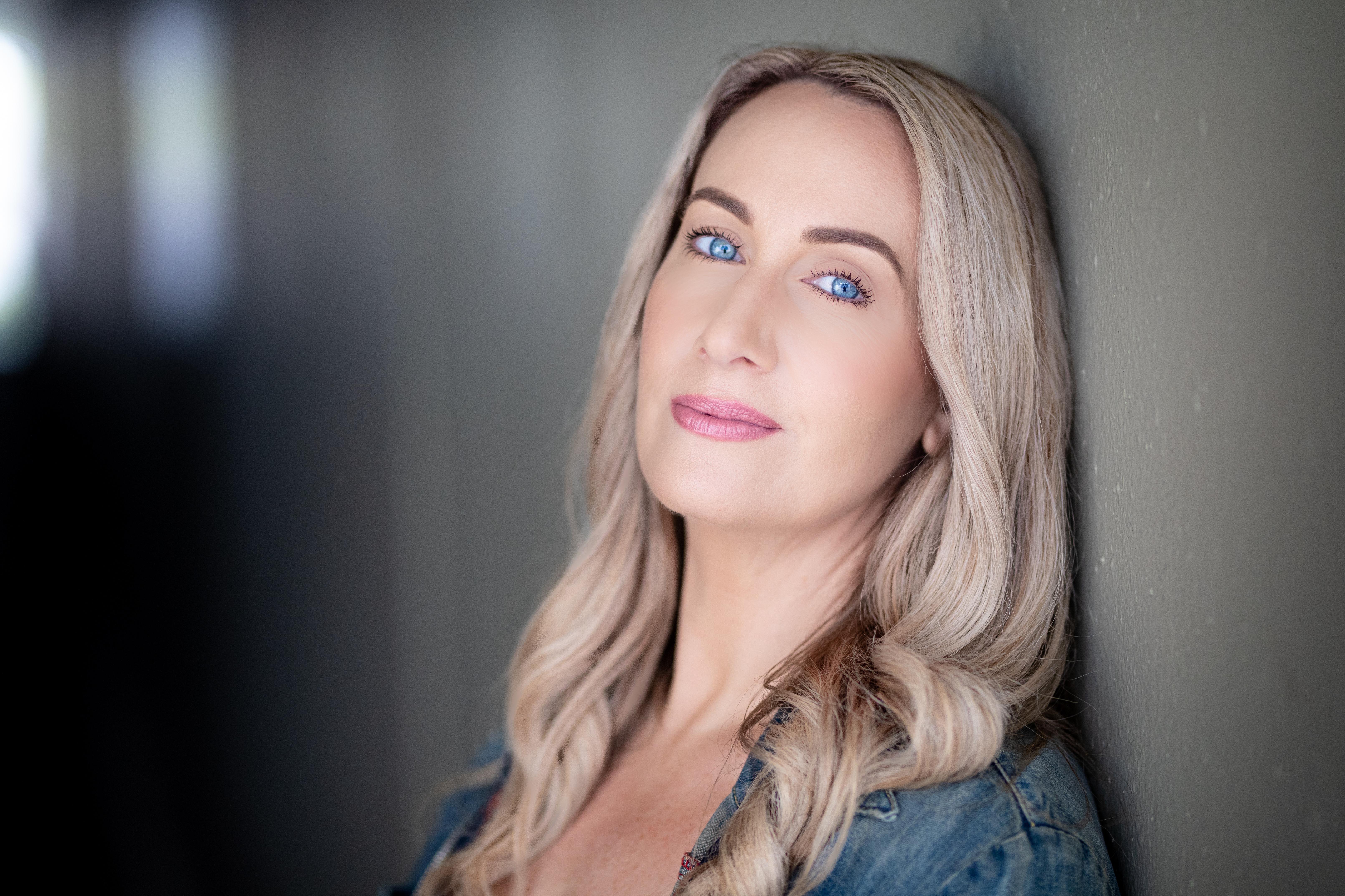 actor Victoria Fleri large photo