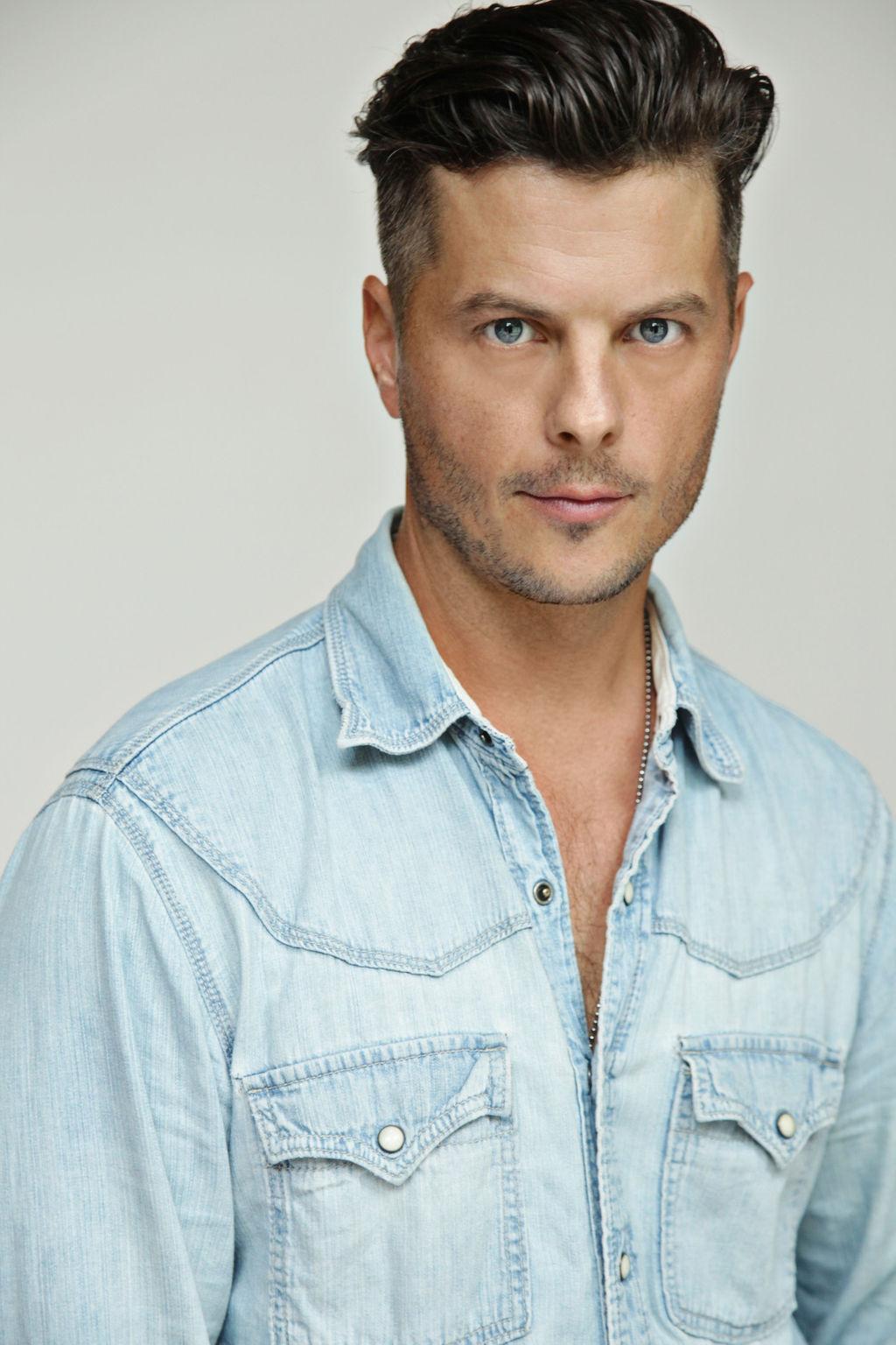 actor William McKinney large photo