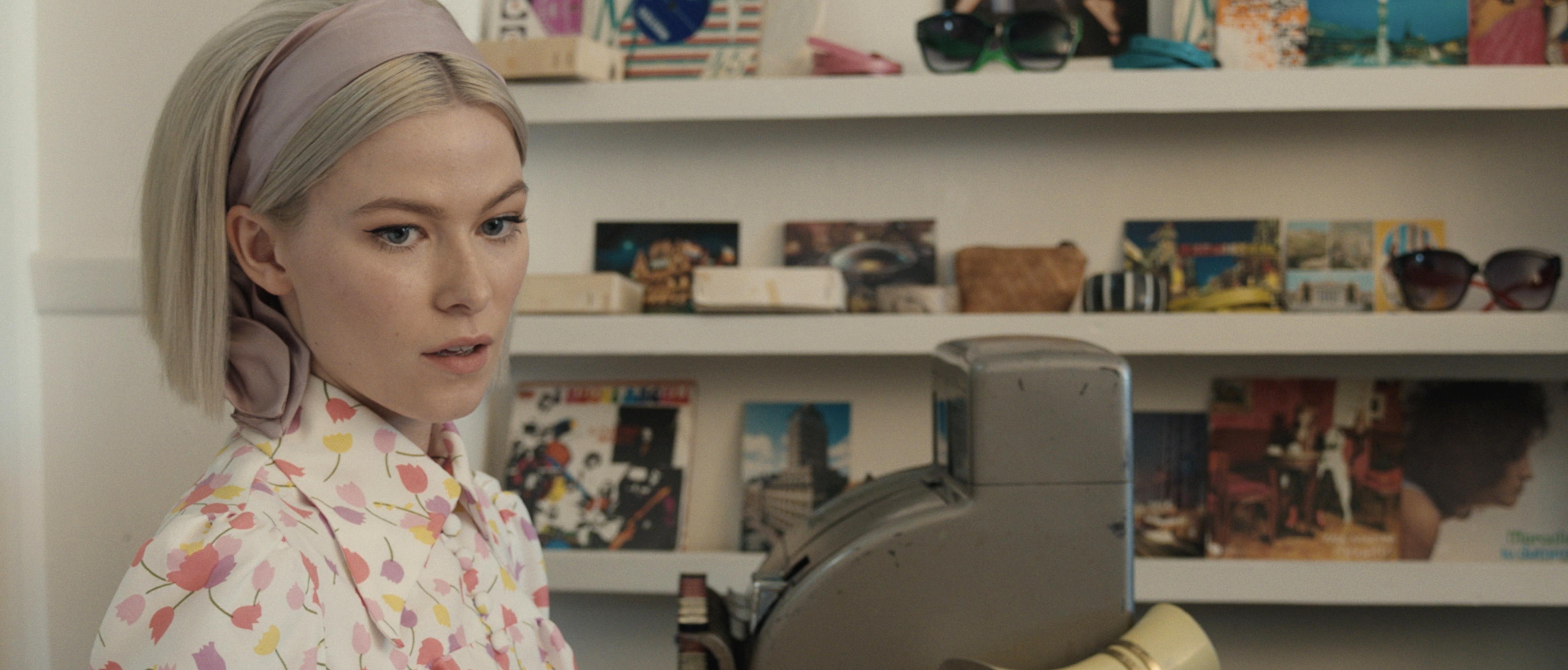 actor Nicole Coombs large photo