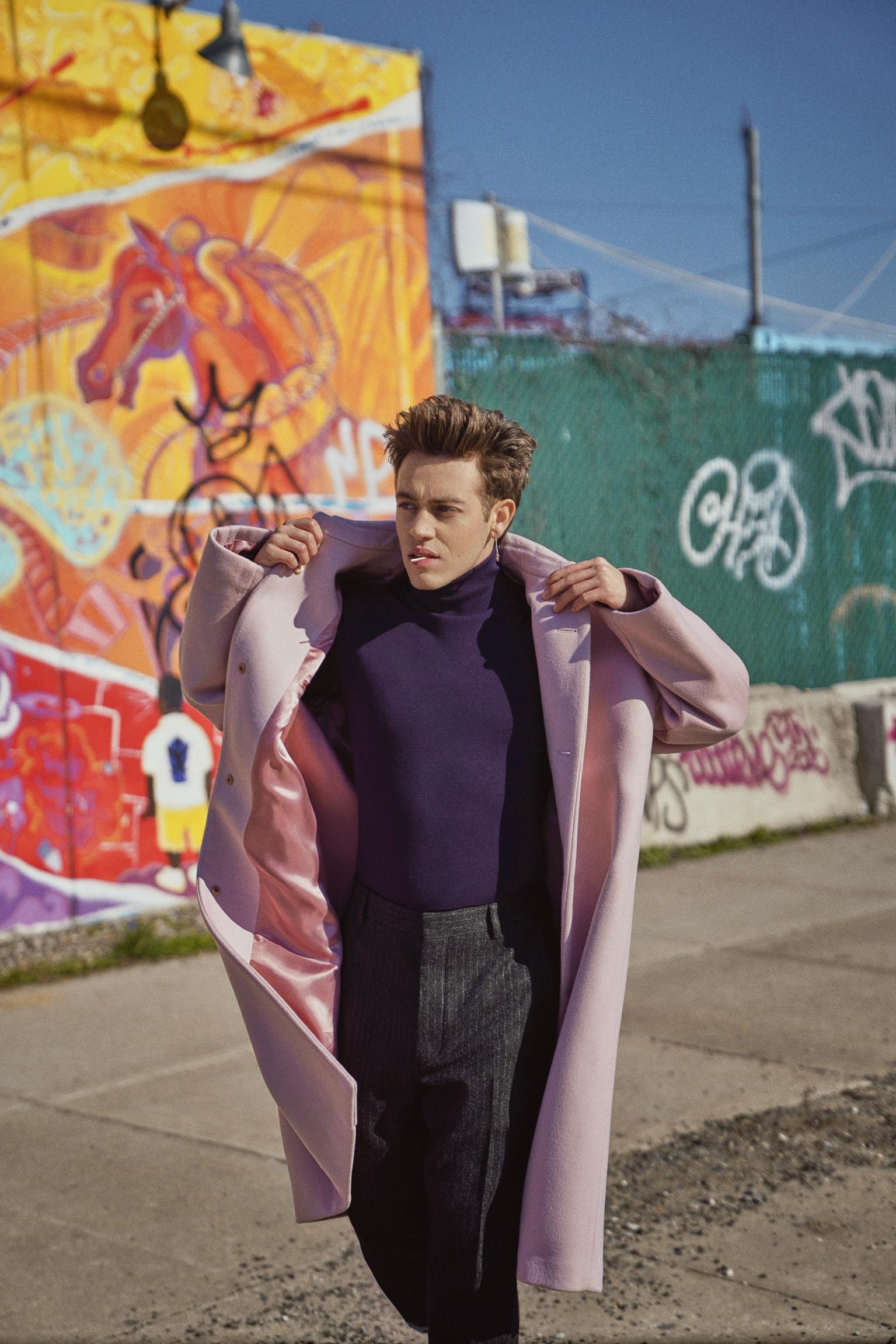 actor Ethan Cutkosky large photo