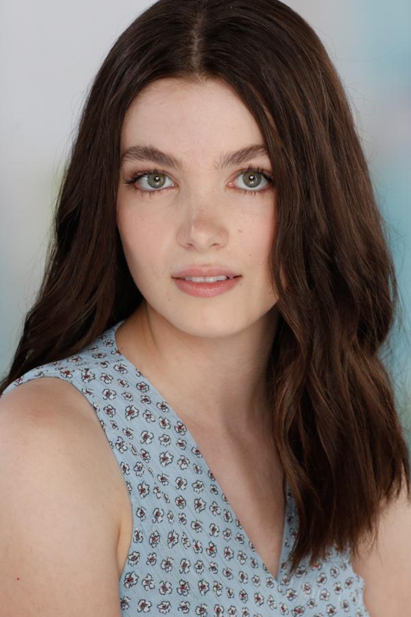 actor Elizabeth Hunter large photo