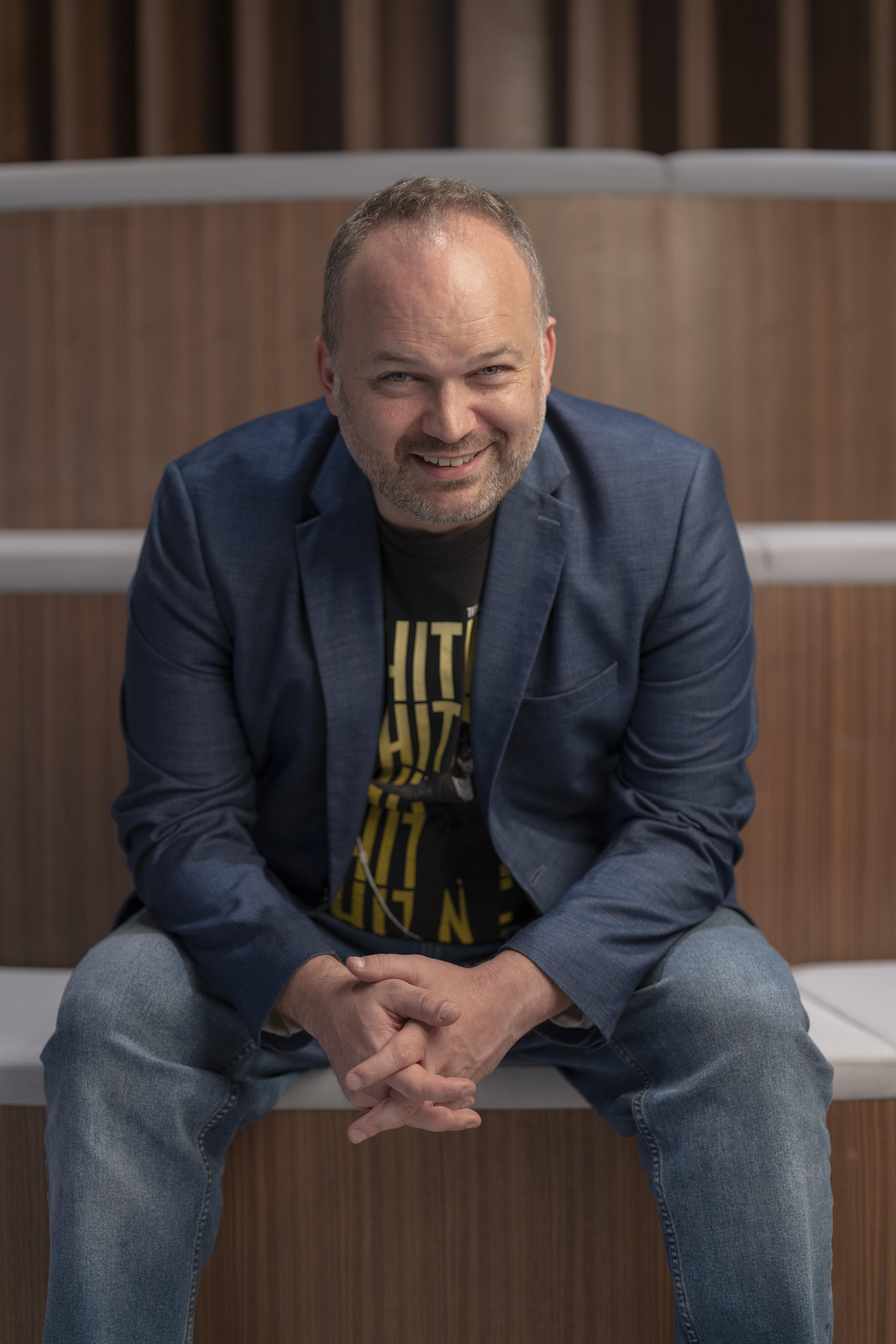 actor Derek Hall large photo