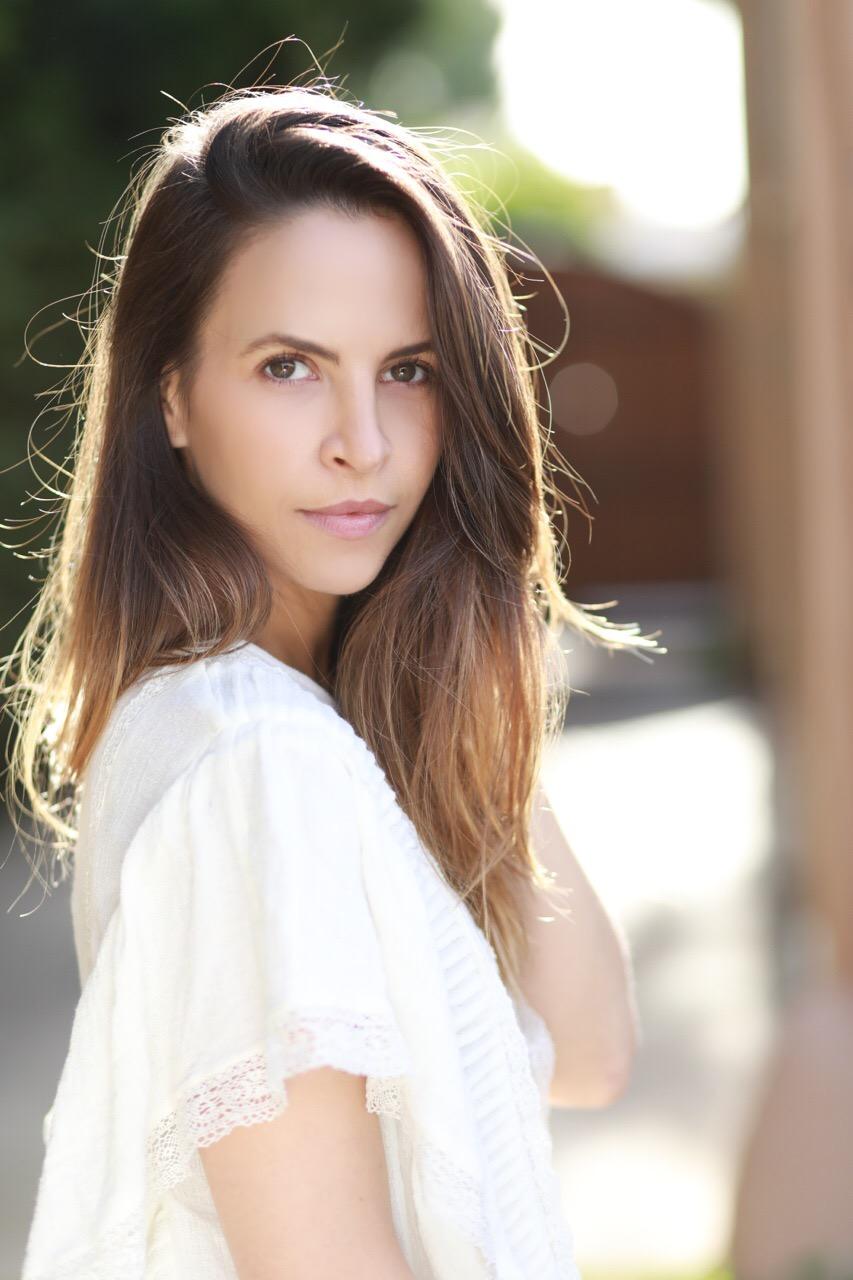 actor Chloe Stearns large photo